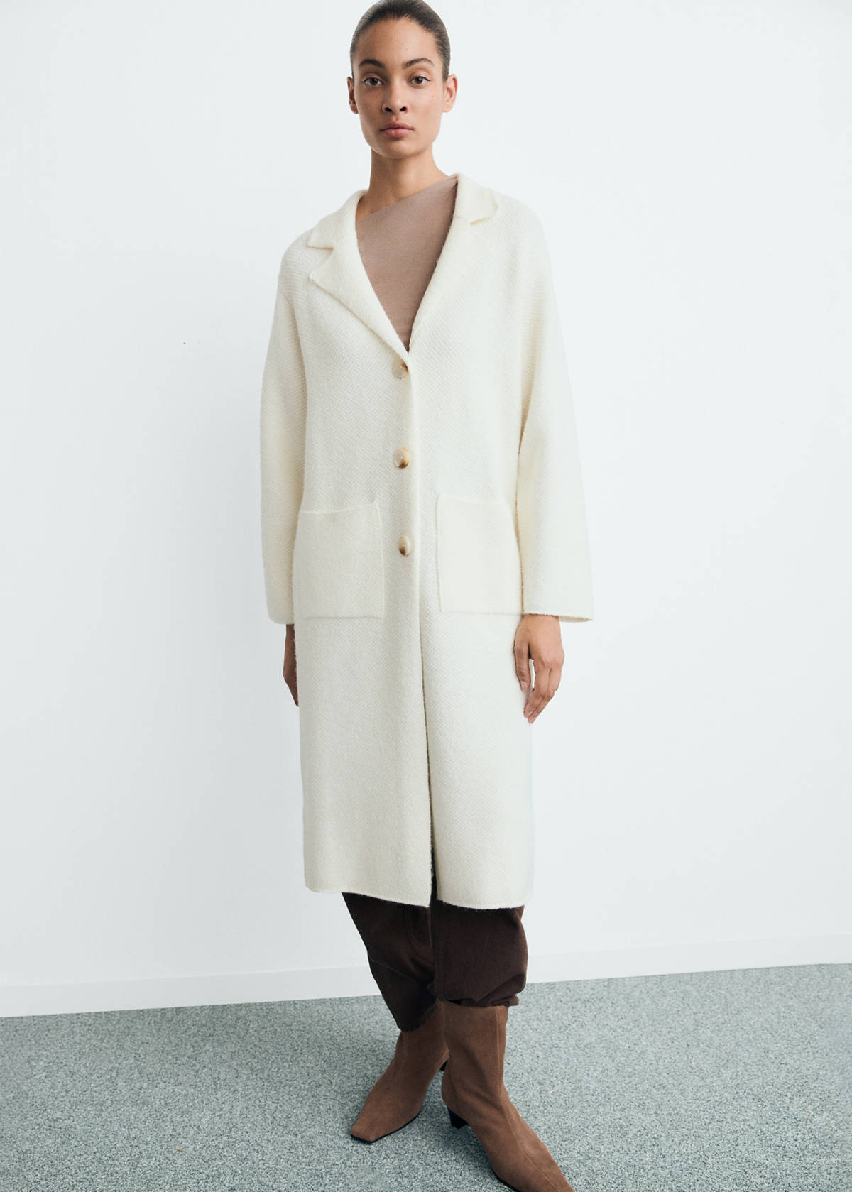 Knitted coat with pockets — Ecru