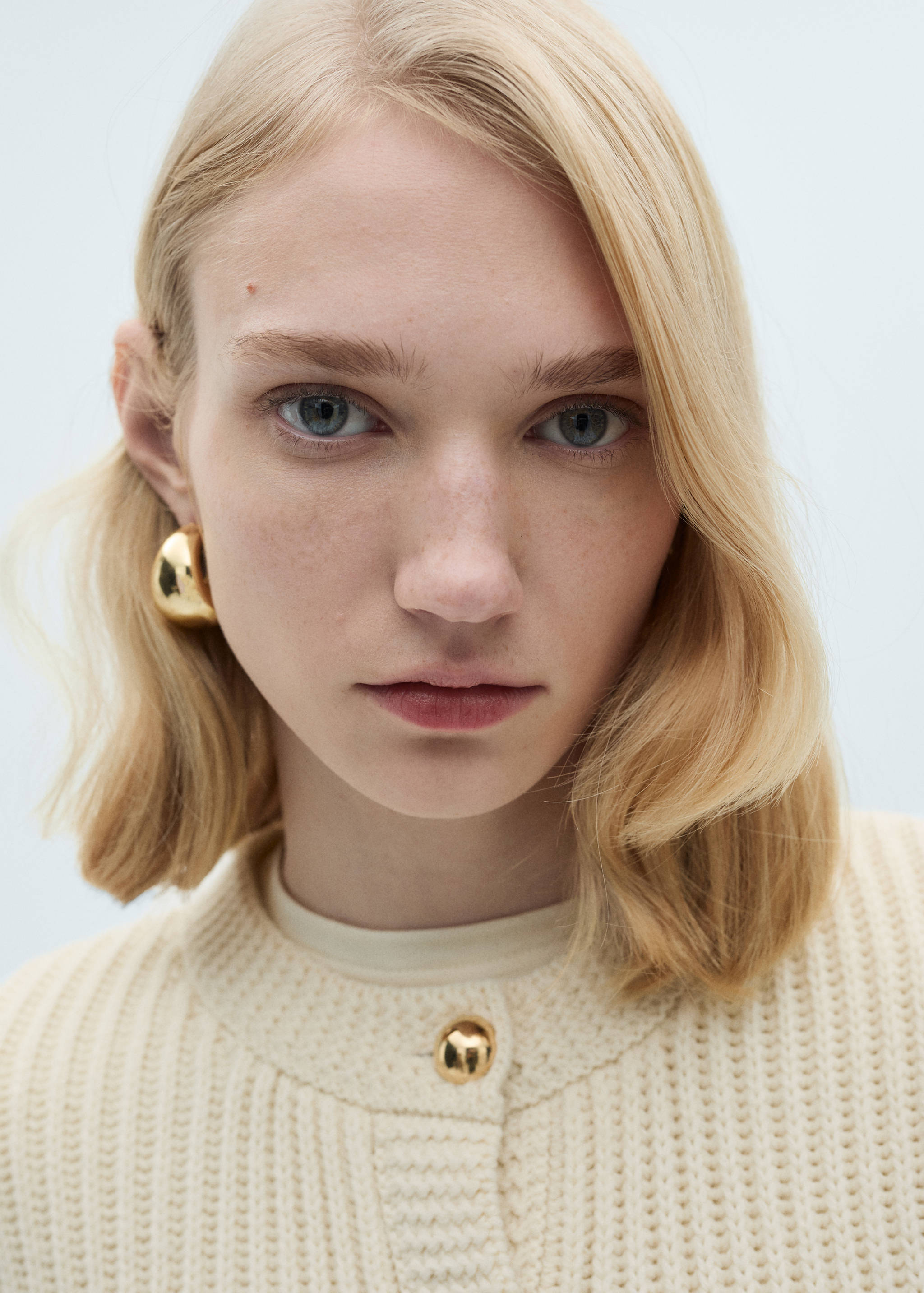 Knitted cardigan with jewel button - Details of the article 1