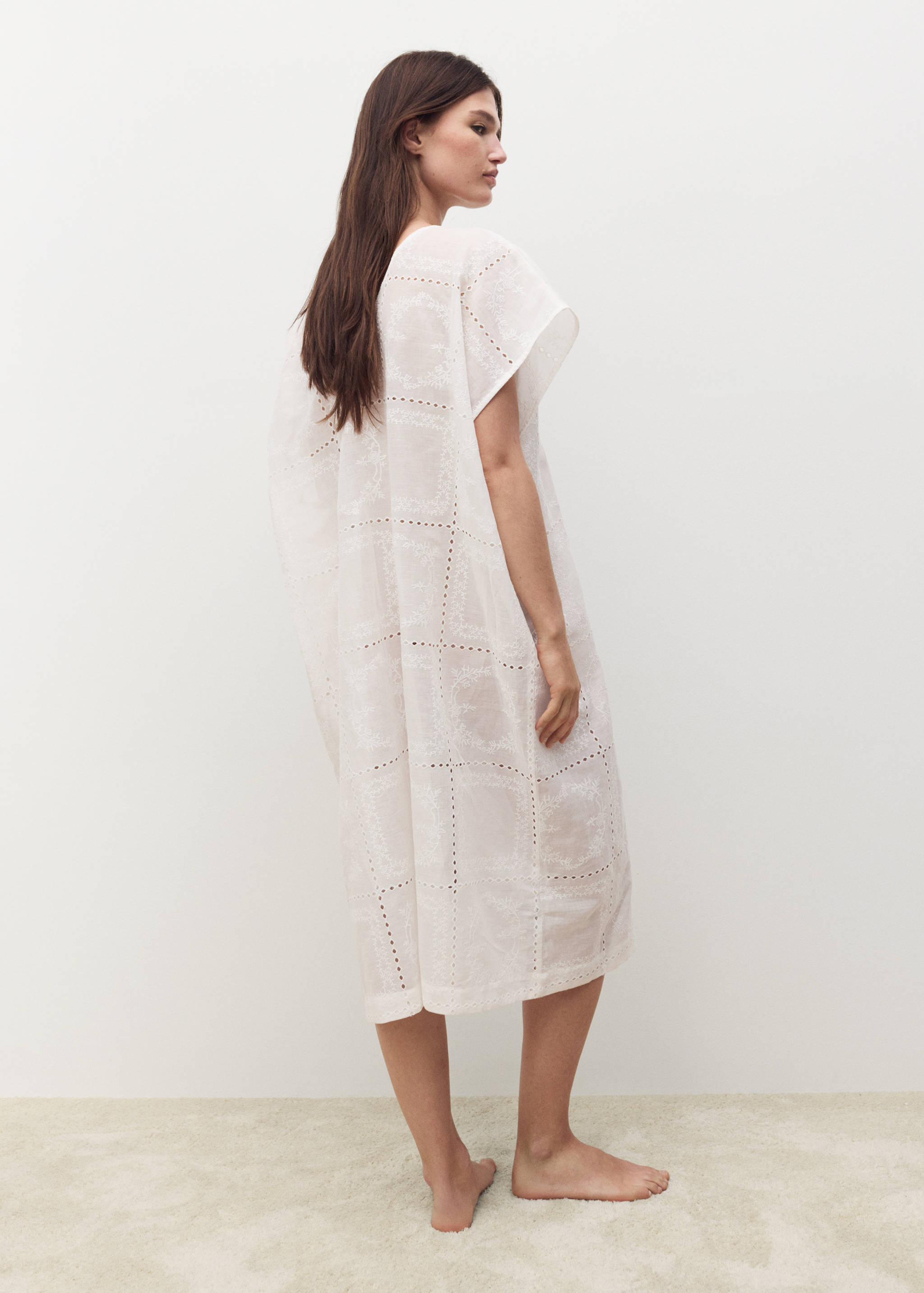 100% ramie embroidered caftan - Reverse of the article