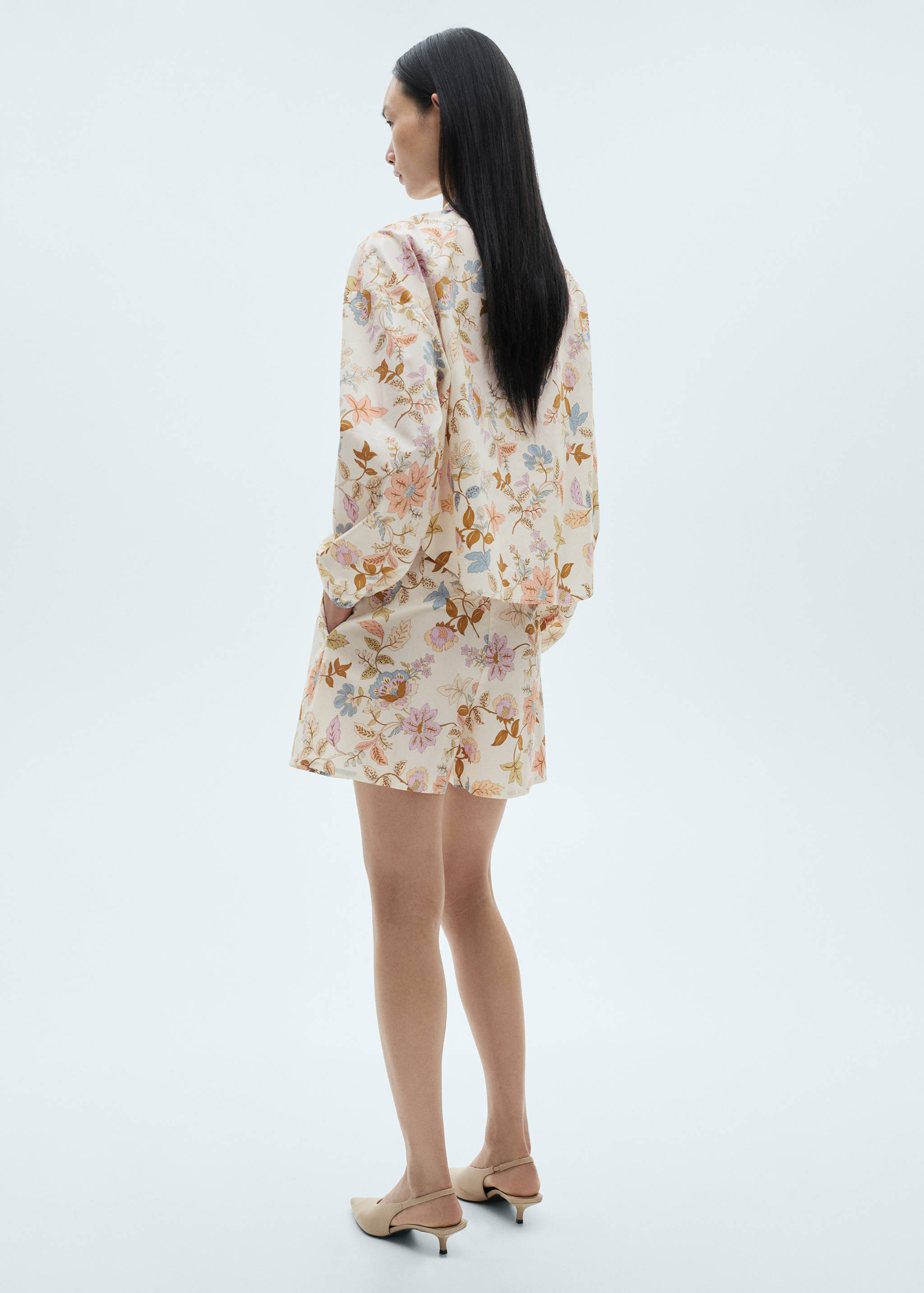 Floral dart shorts - Reverse of the article