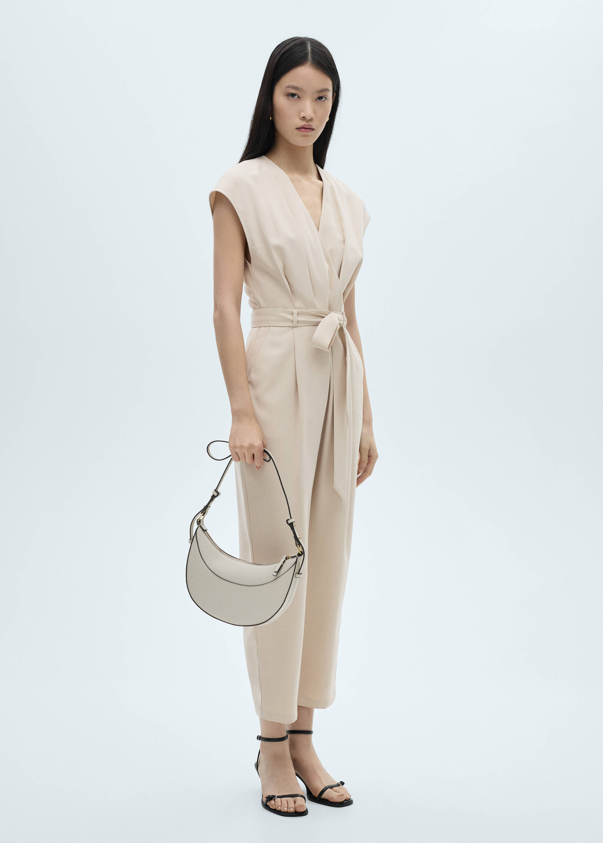 Комбинезон с запахом и поясом - Общий план