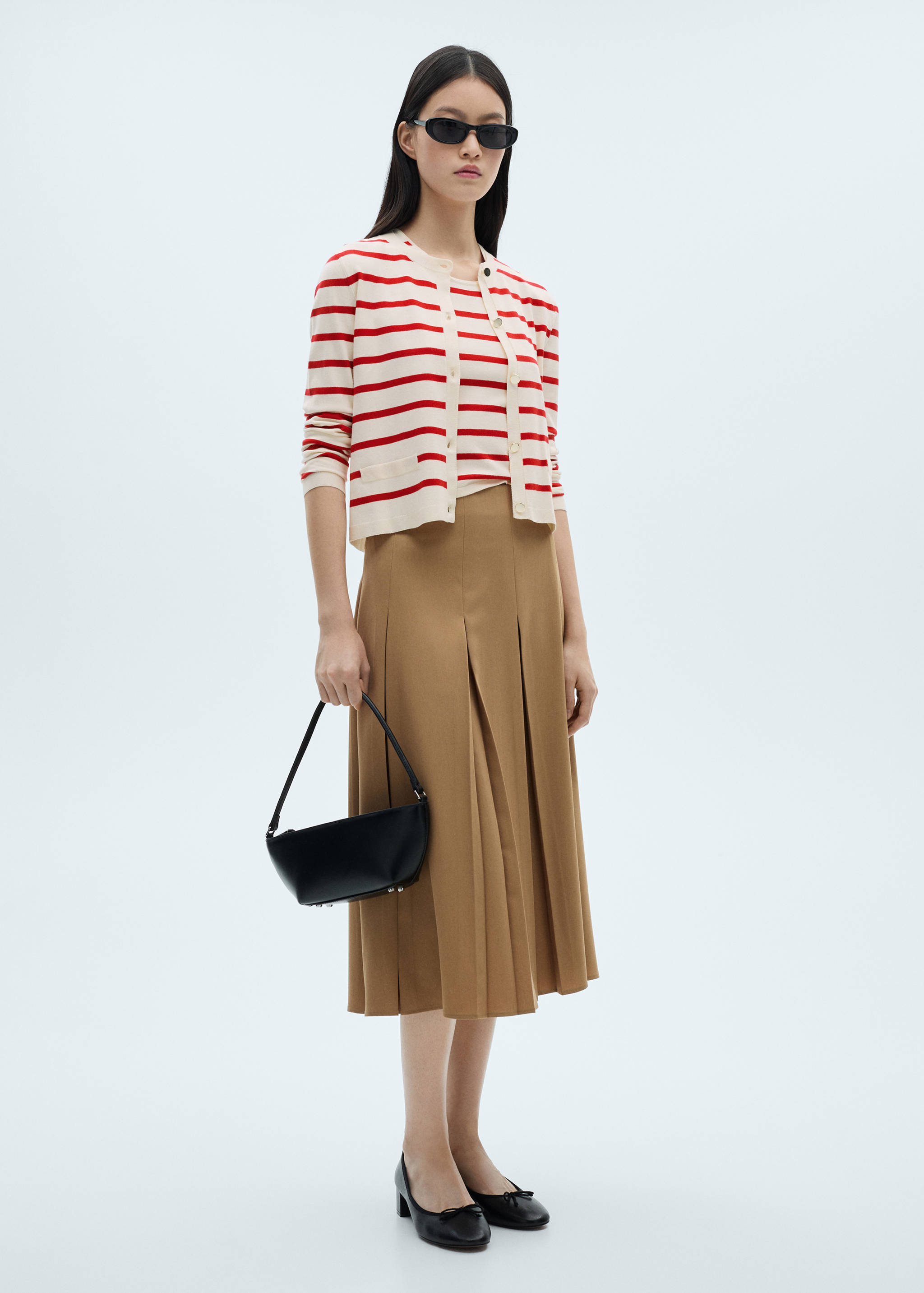 Striped knitted cardigan - General plane