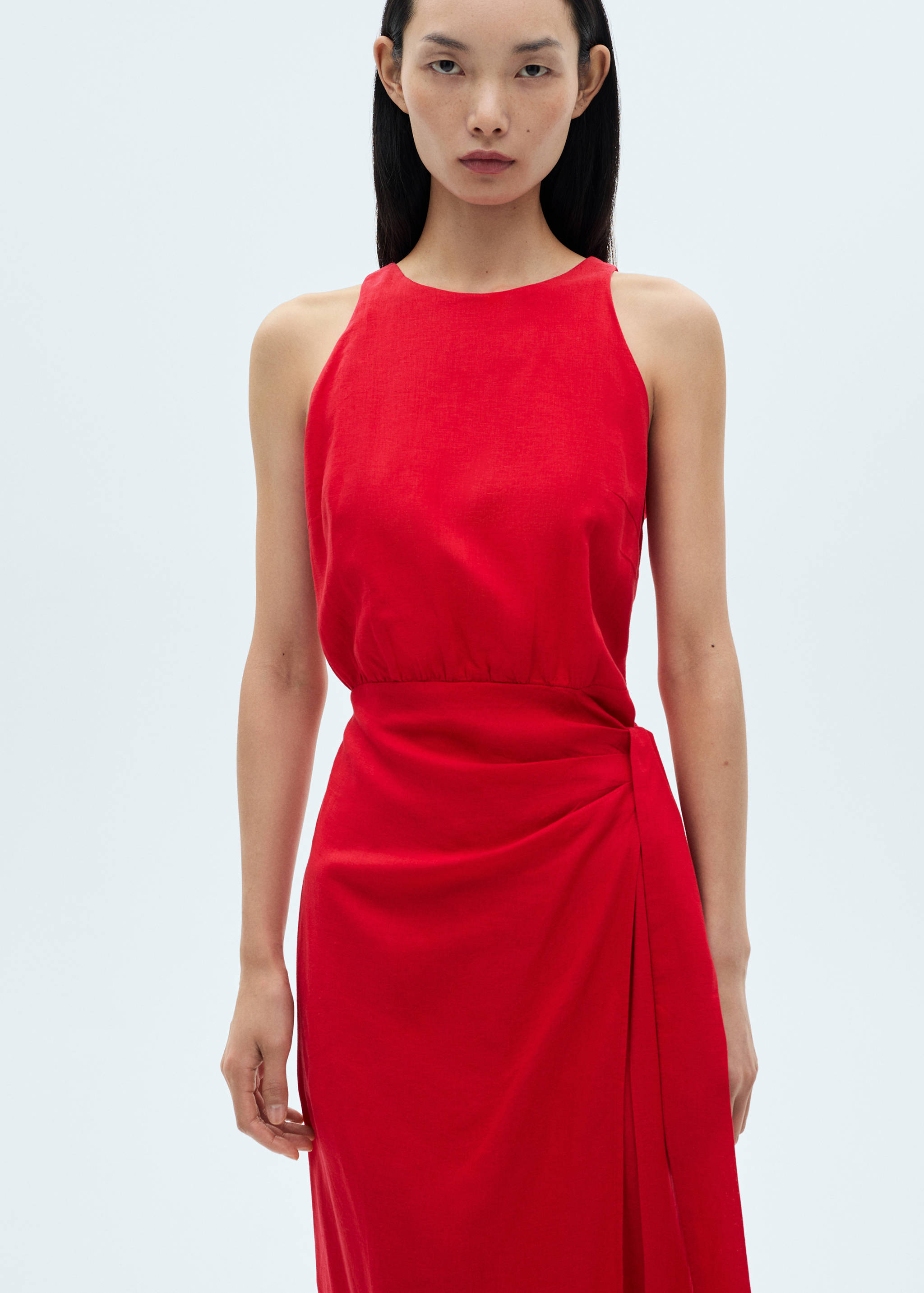 Vestido de linho com saia páreo - Plano médio