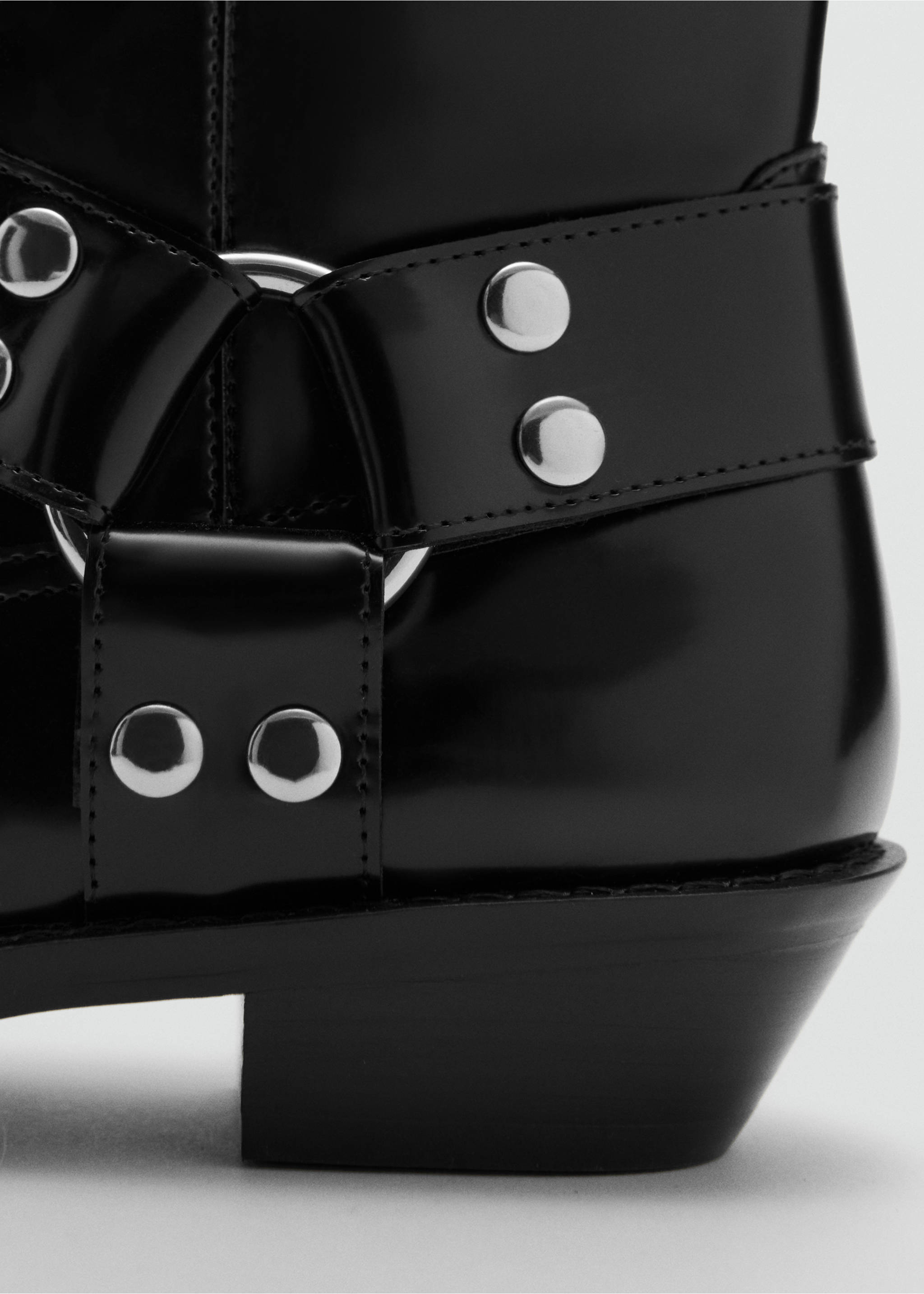 Square toe boot with metallic details - Details of the article 1, Black. Ref: 87090597-00.