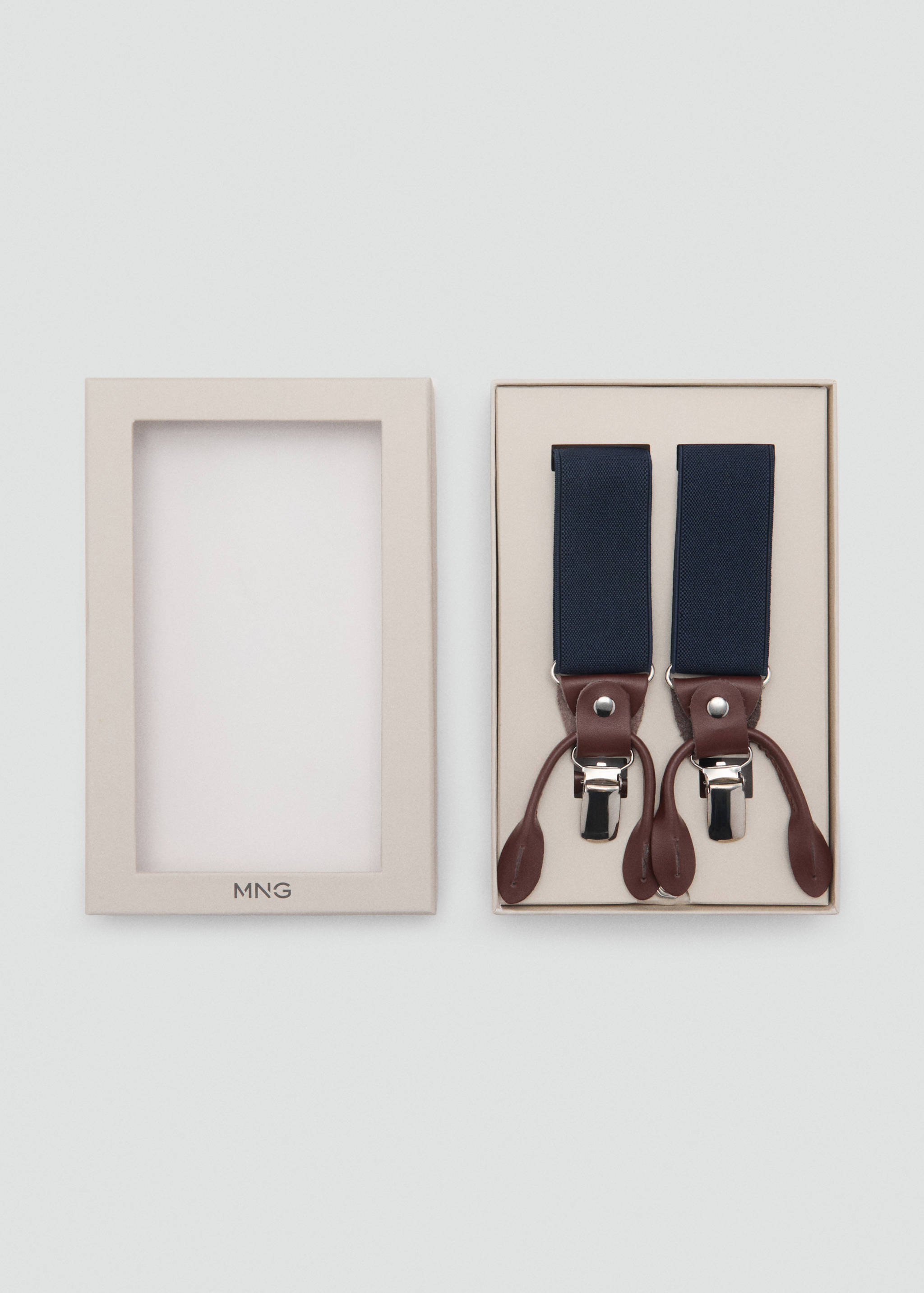 Tirantes elásticos ajustables detalles piel - Plano medio