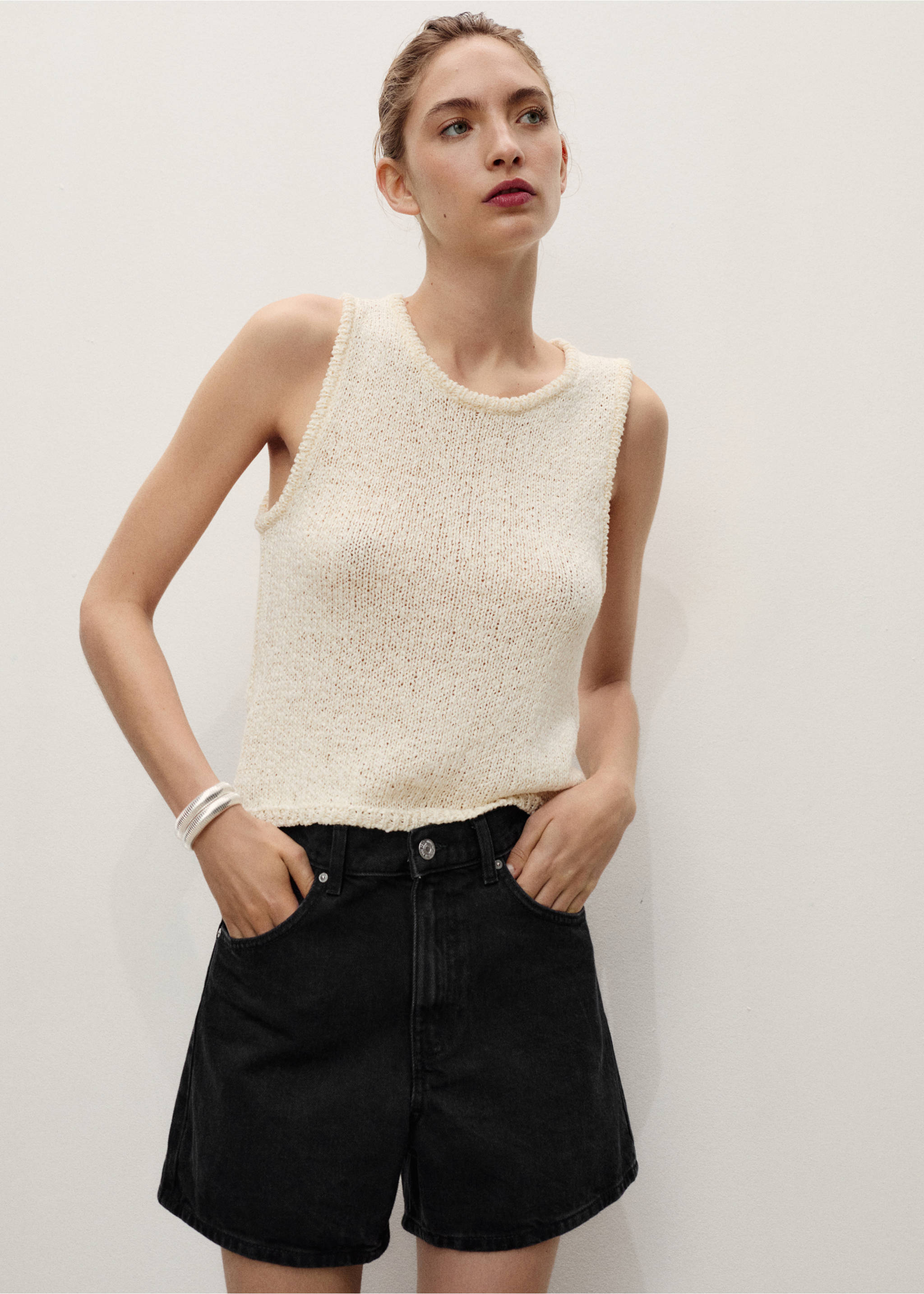 High-rise denim shorts - Medium plane, Black denim. Ref: 87090611-00.