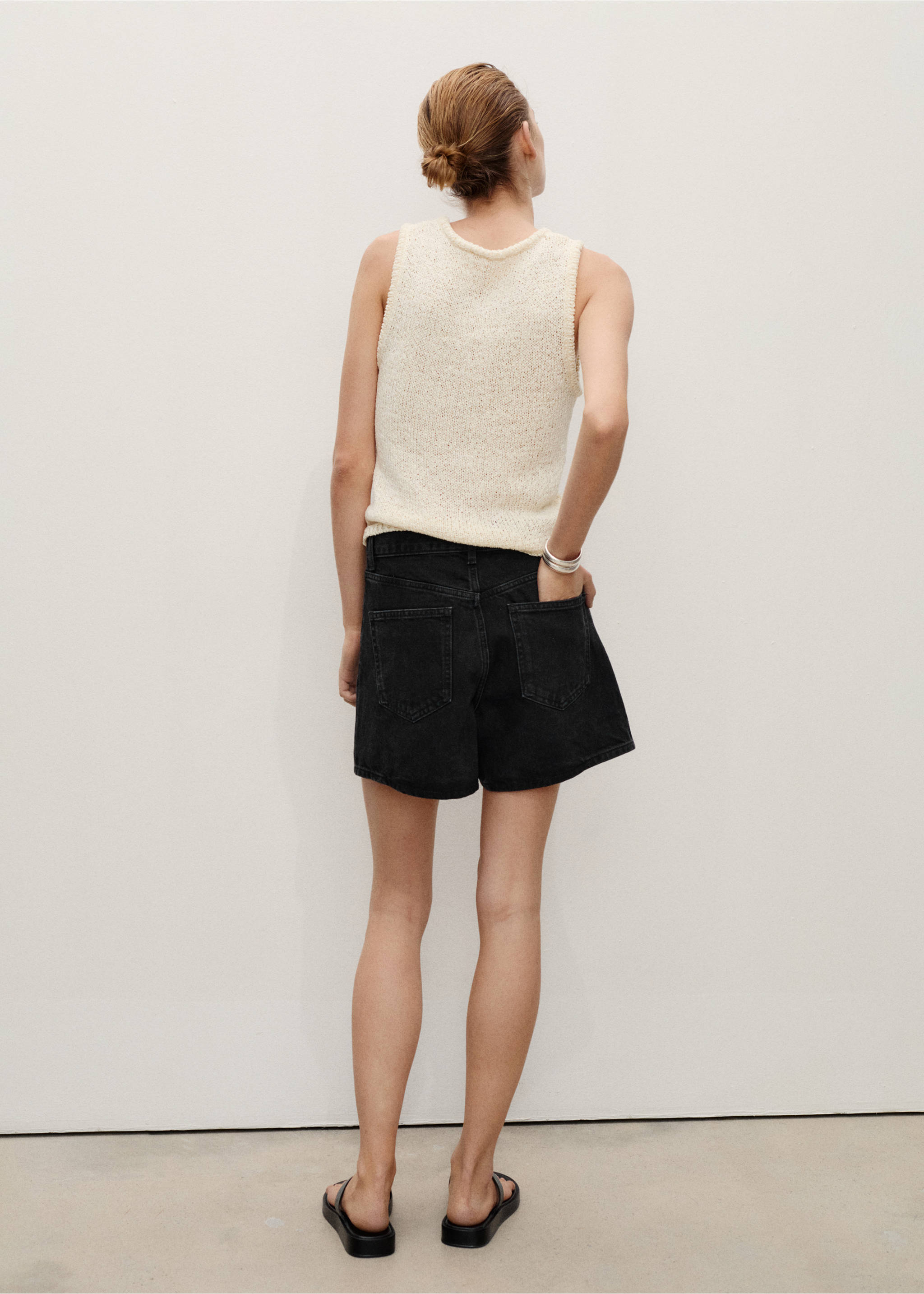 High-rise denim shorts - Reverse of the article, Black denim. Ref: 87090611-00.