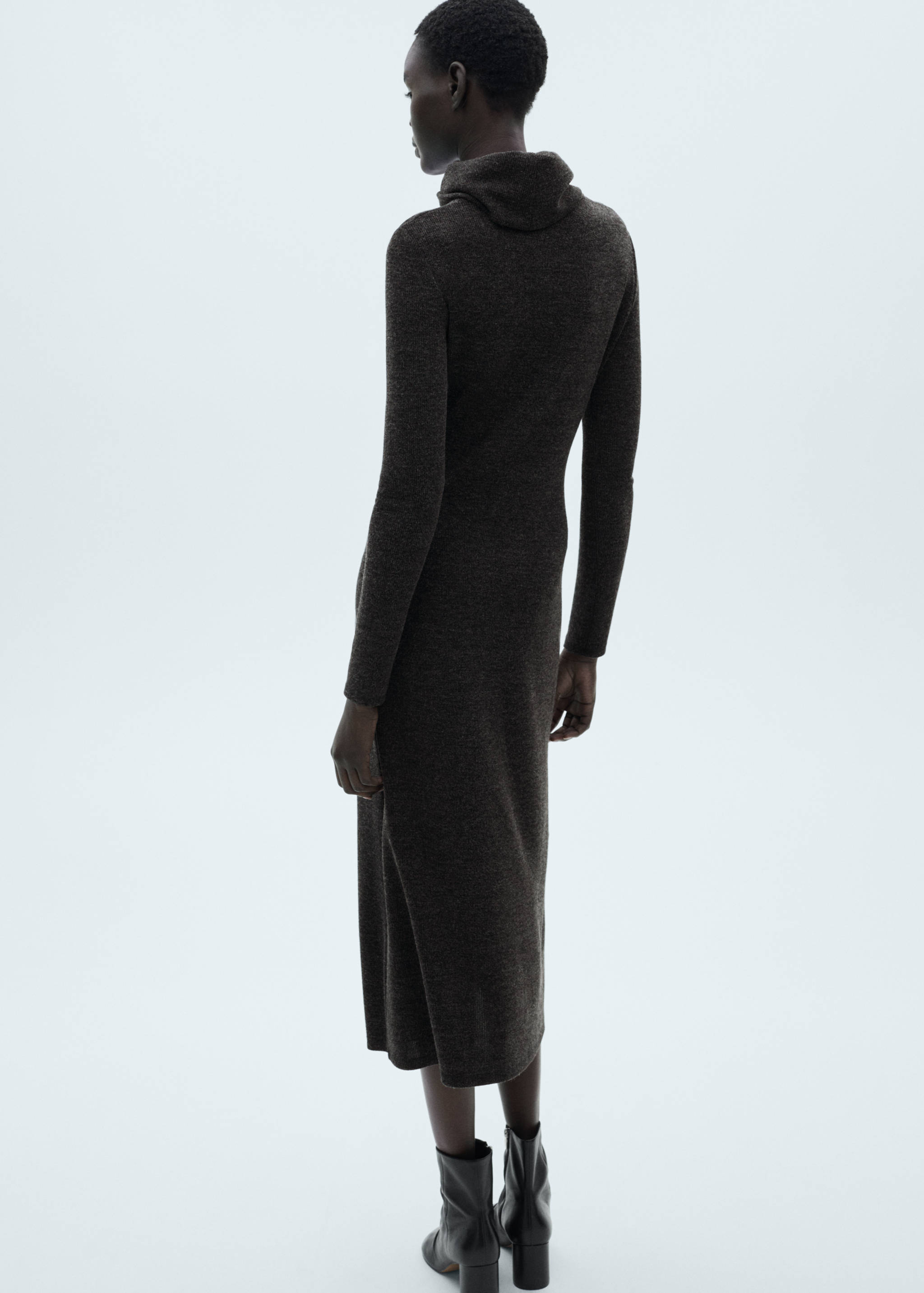 Knitted turtleneck dress - Reverse of the article