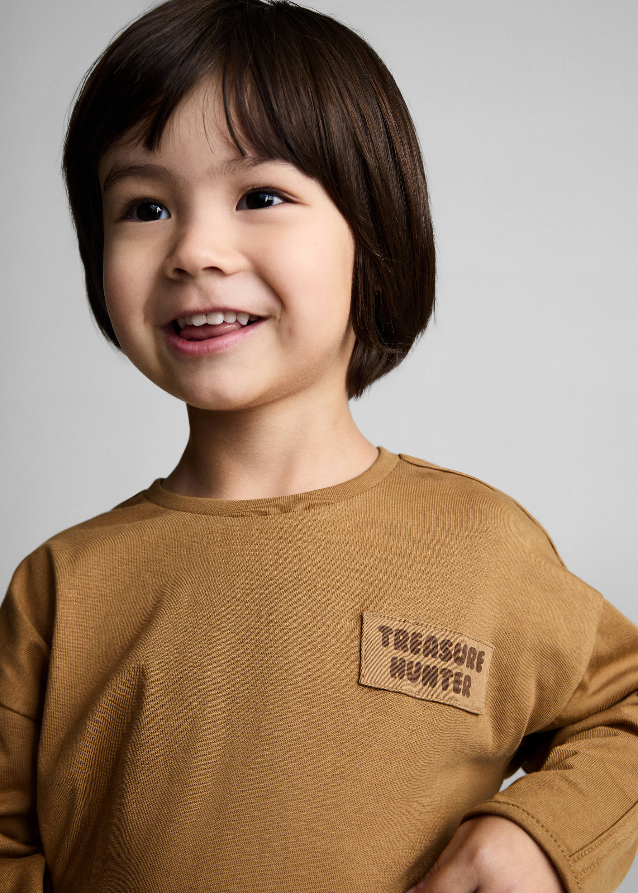 تي شيرت برقعة على شكل علم - تفاصيل المنتج 1