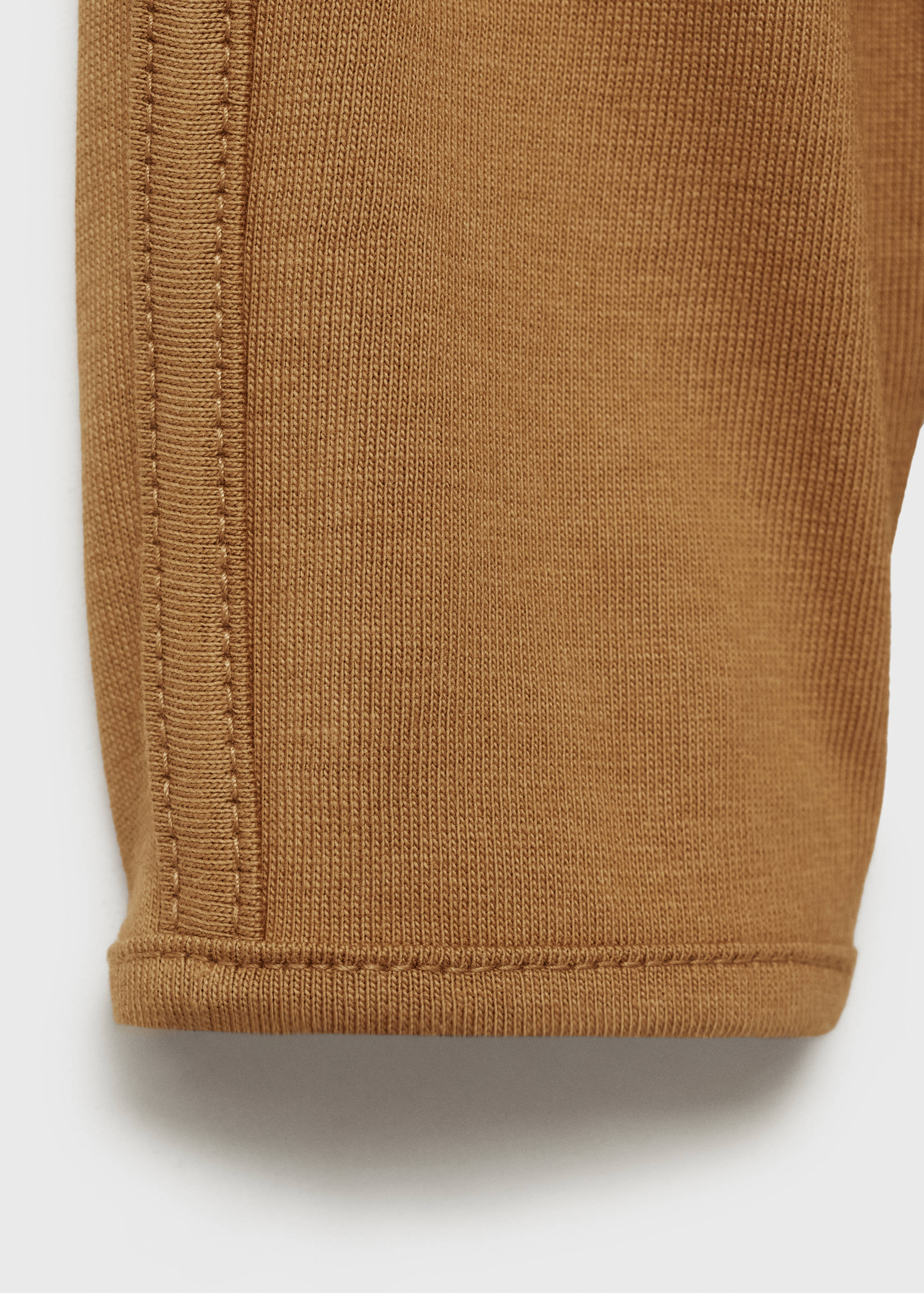 تي شيرت برقعة على شكل علم - تفاصيل المنتج 0