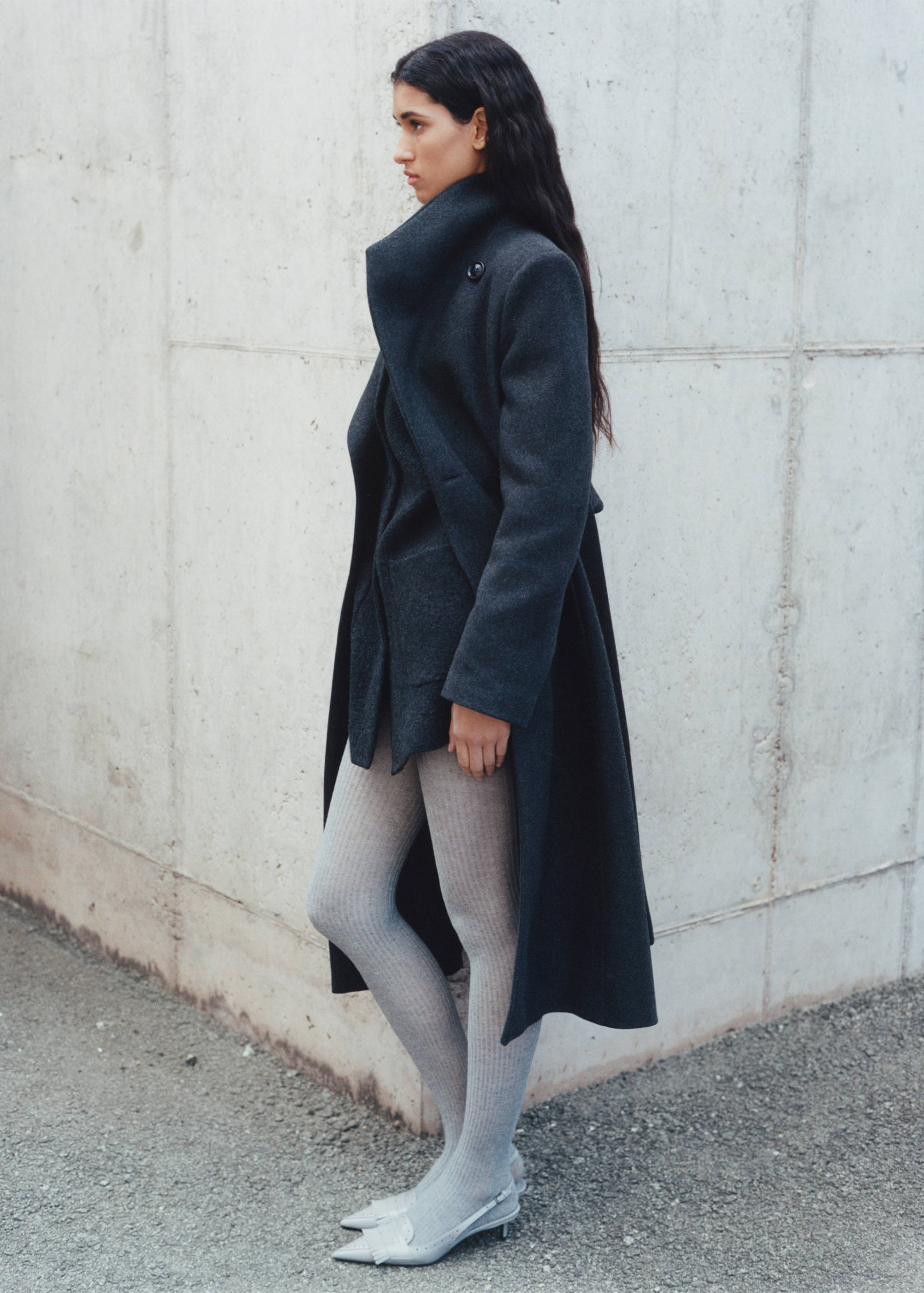 Woollen coat with belt - Details of the article 9