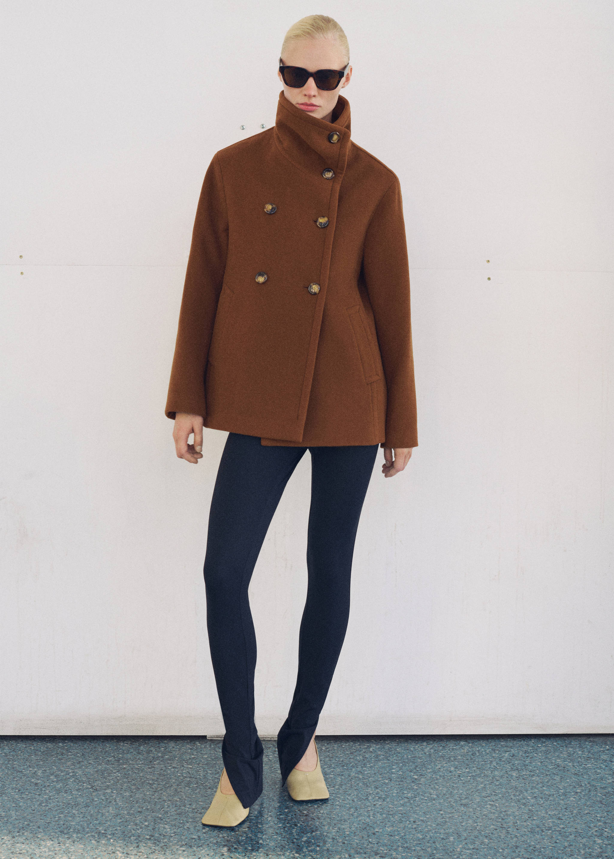 Short double-breasted wool coat - General plane