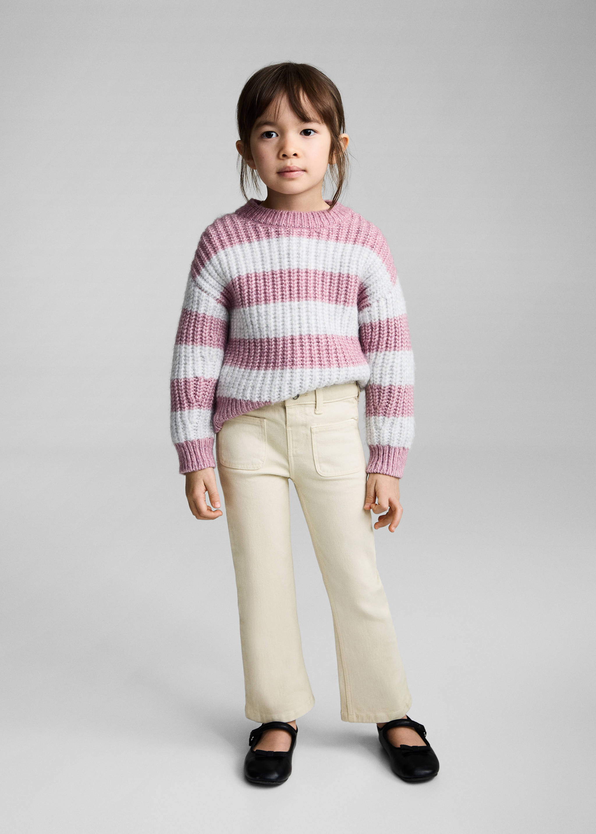 Flared Jeans mit Taschen - Allgemeine Ansicht