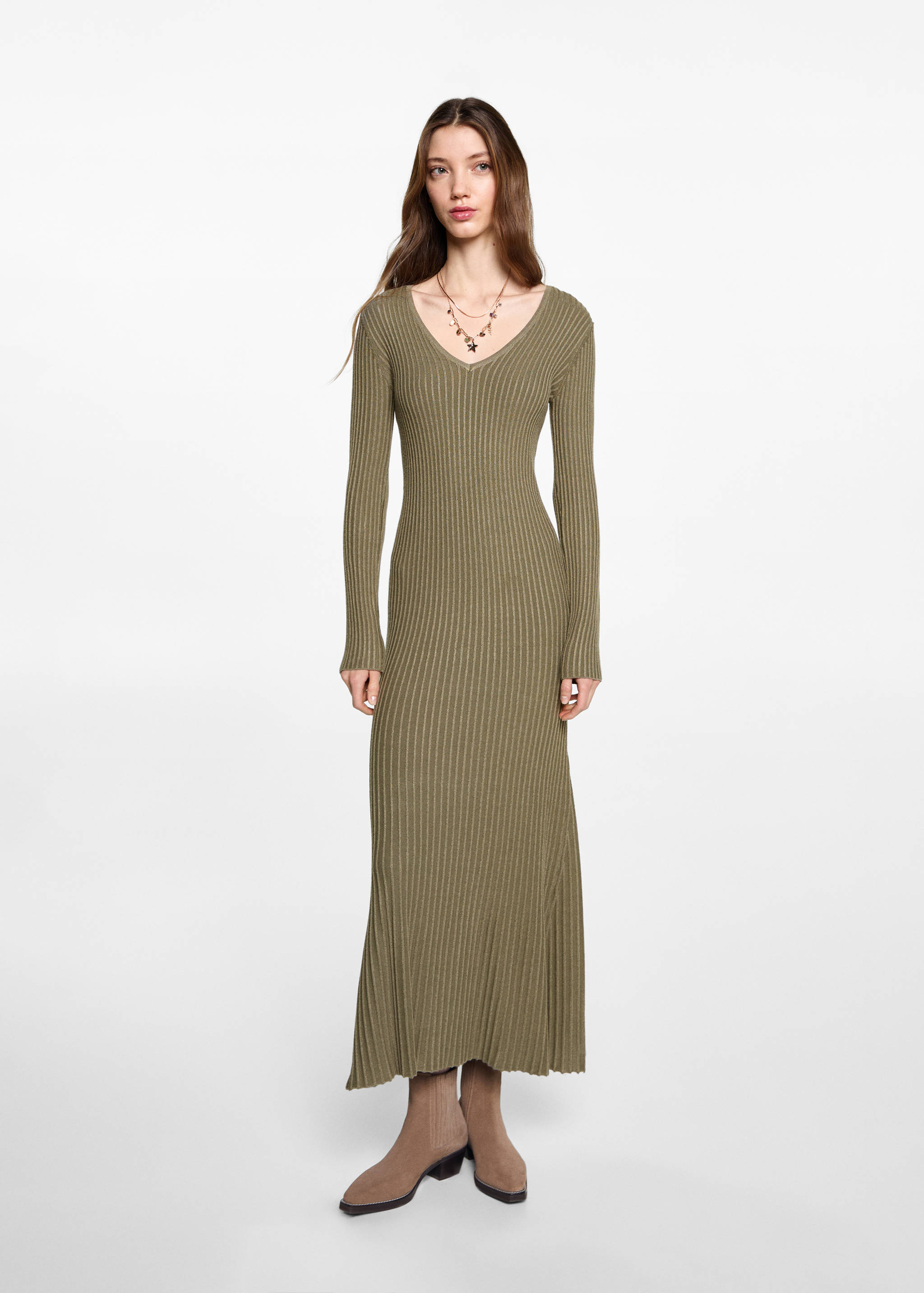 Vestido largo acampanado - Plano general