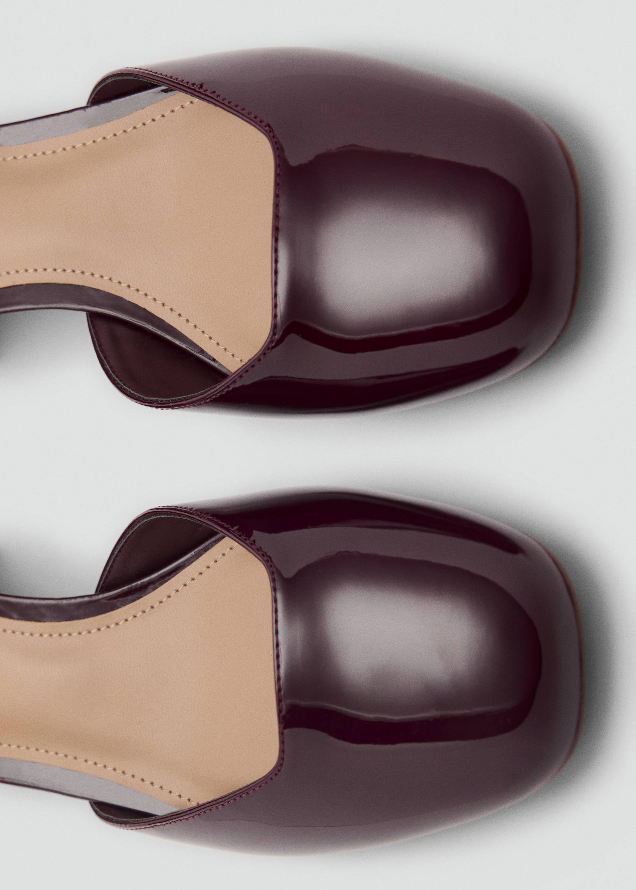 Patent heeled shoes - Details of the article 1