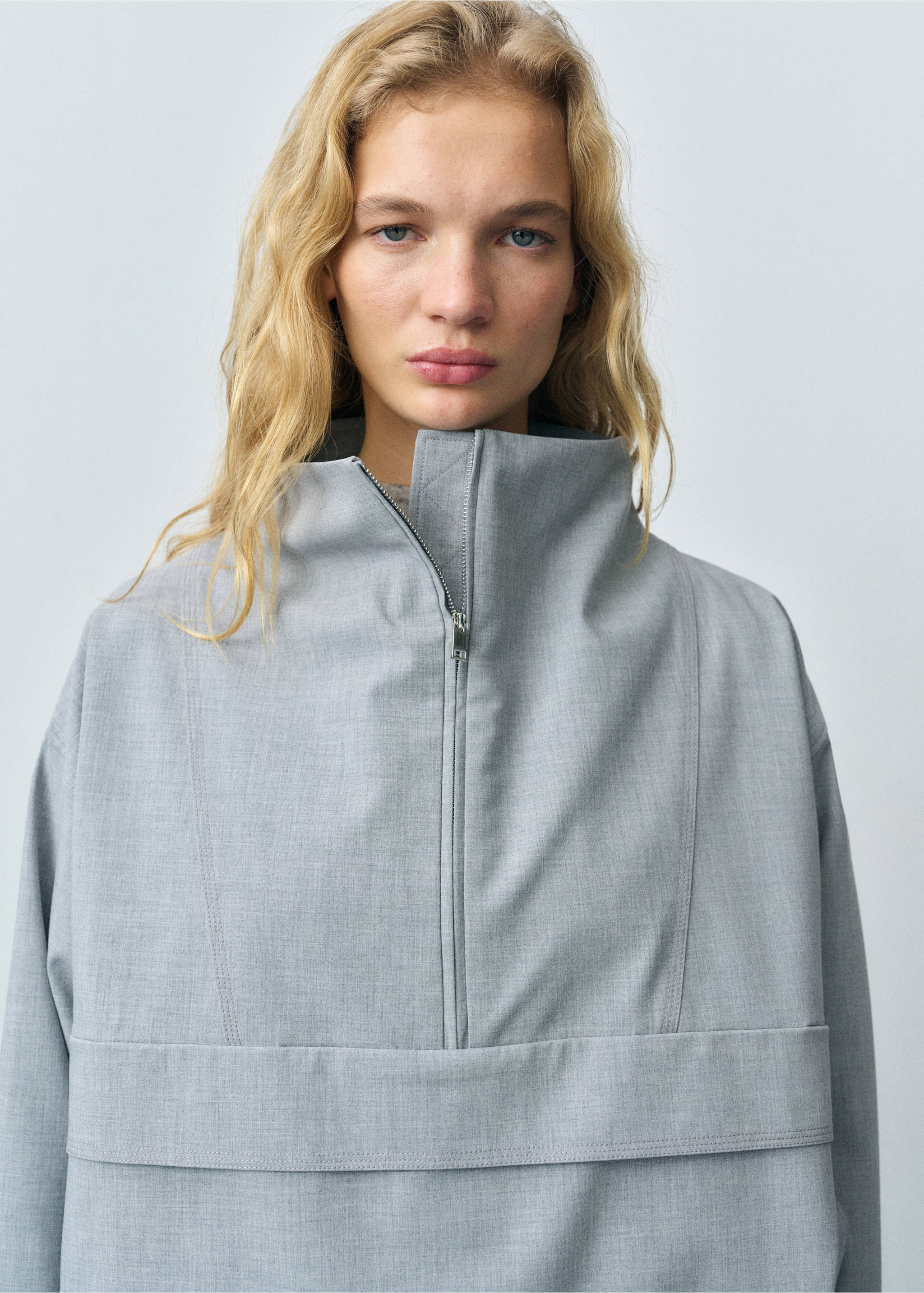 Oversized barn jacket with zipper - Details of the article 1, Grey. Ref: 87092538-00.