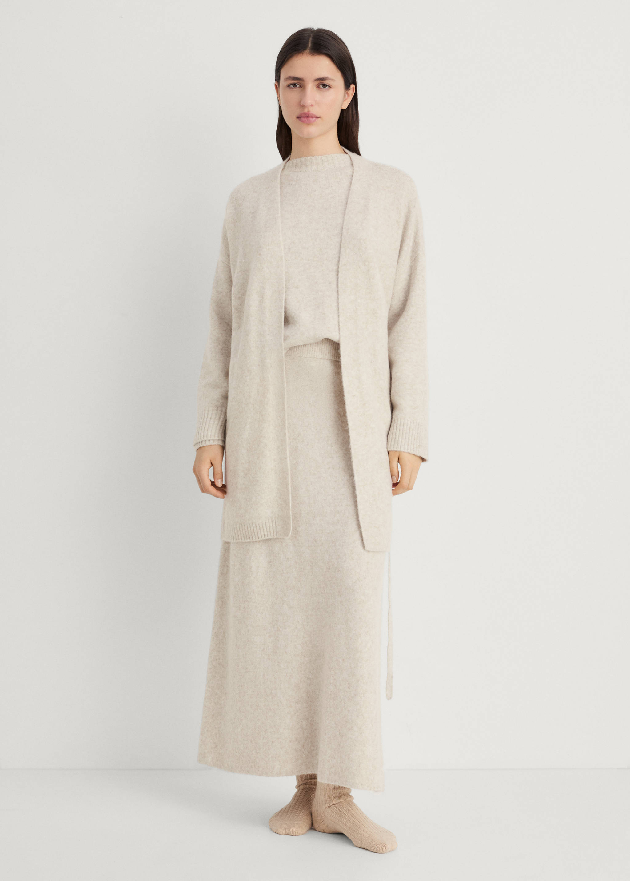 Short knitted cardigan - General plane
