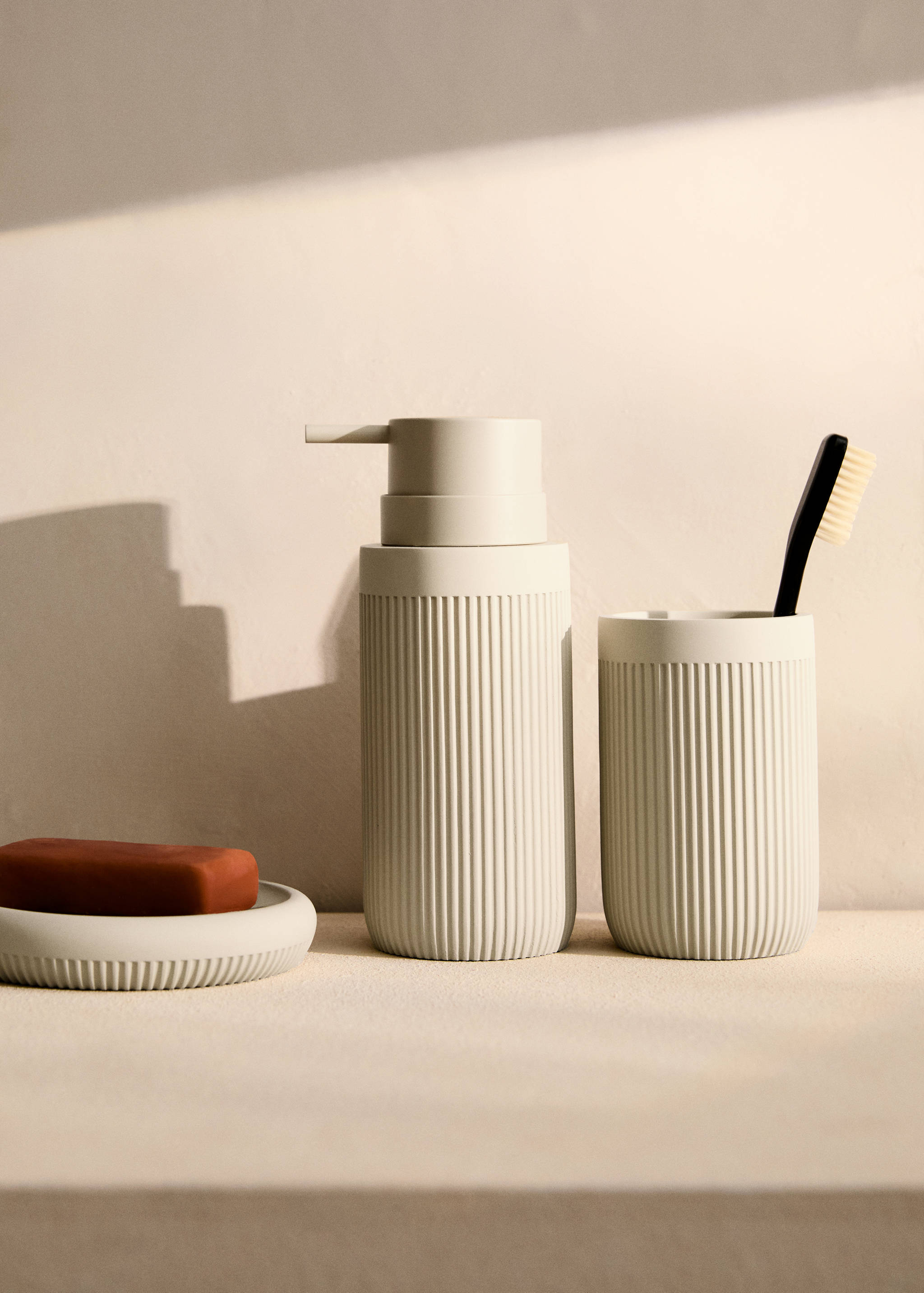 Resin soap dispenser - General plane