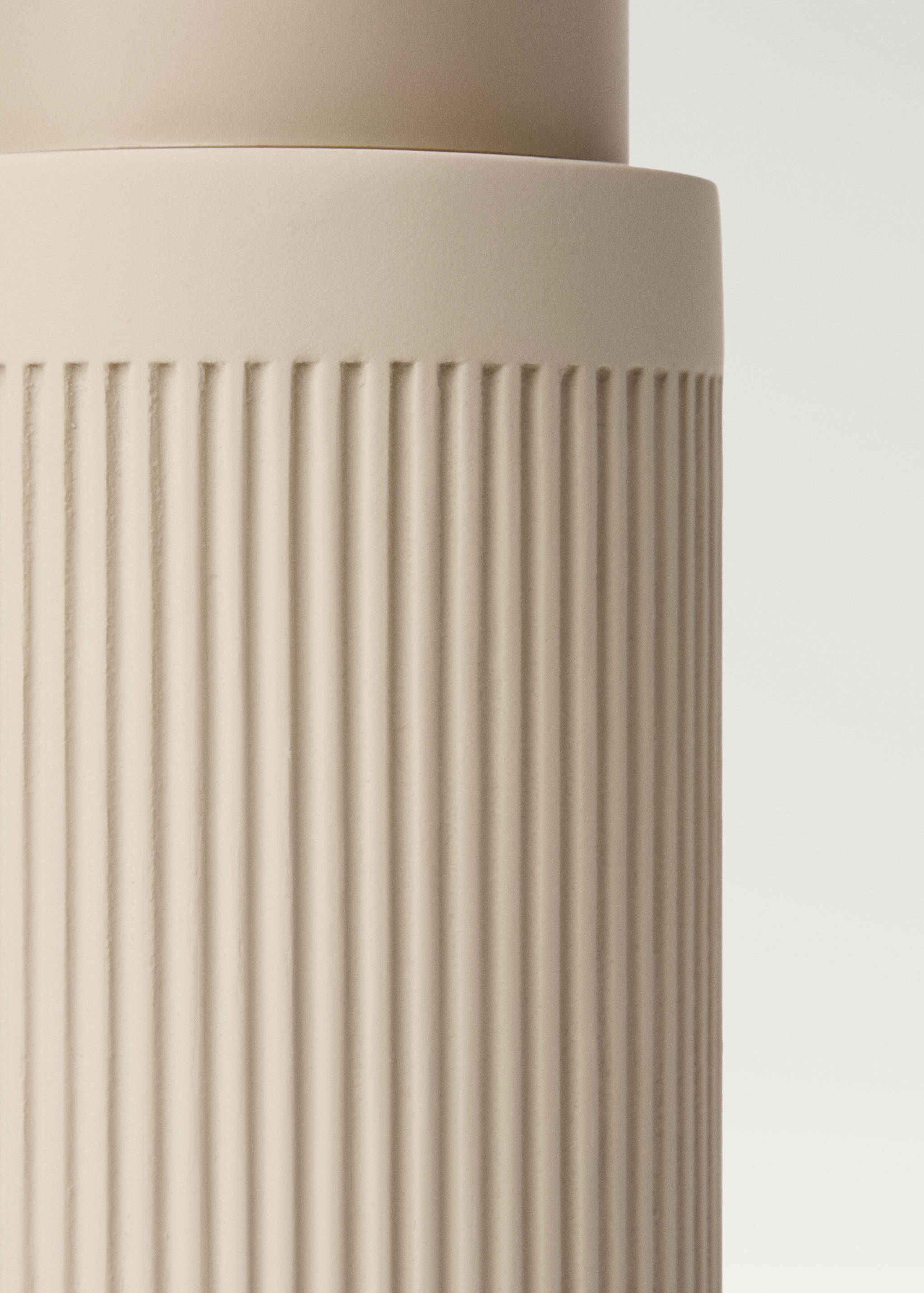 Resin soap dispenser - Details of the article 2