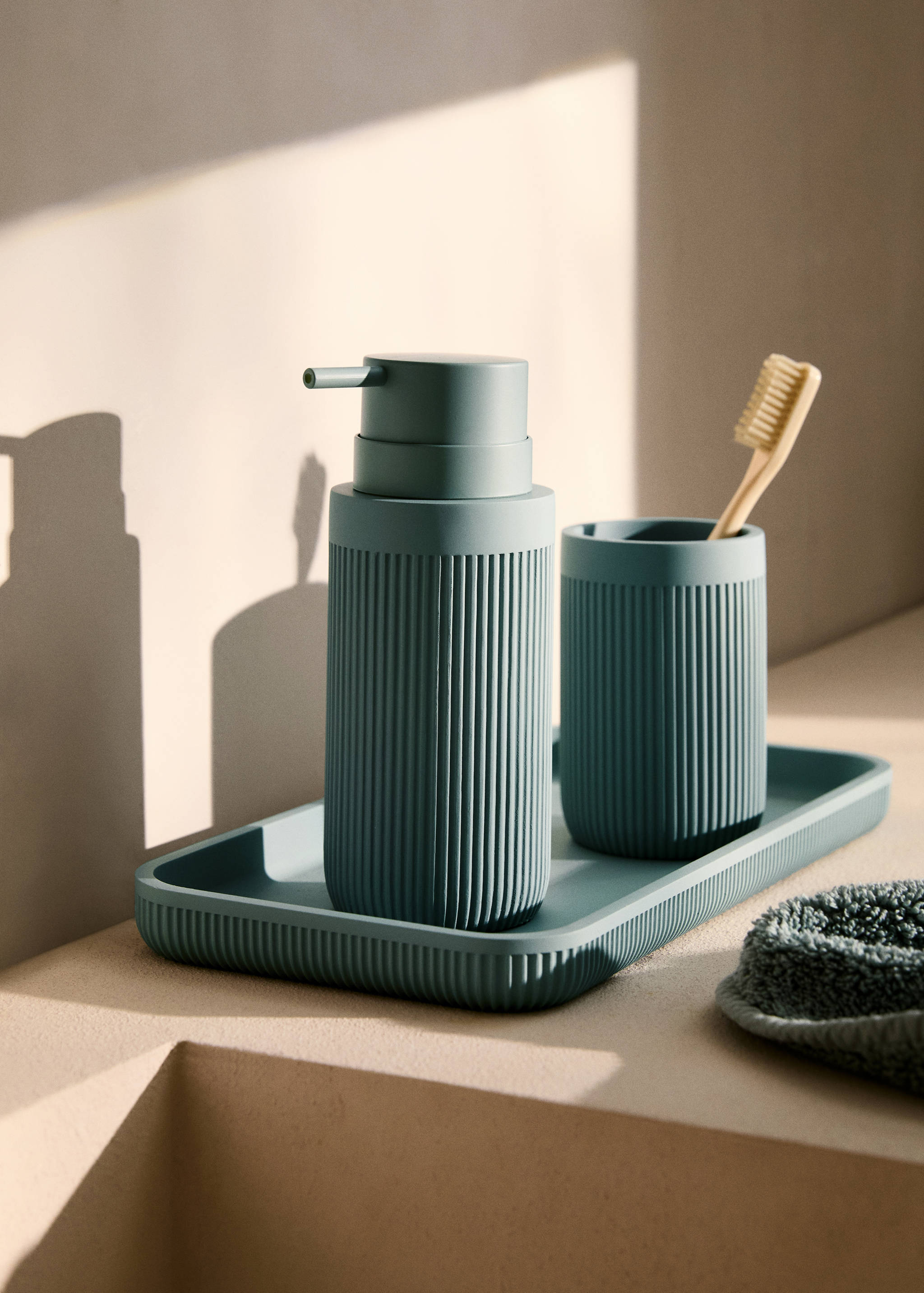 Resin soap dispenser - General plane