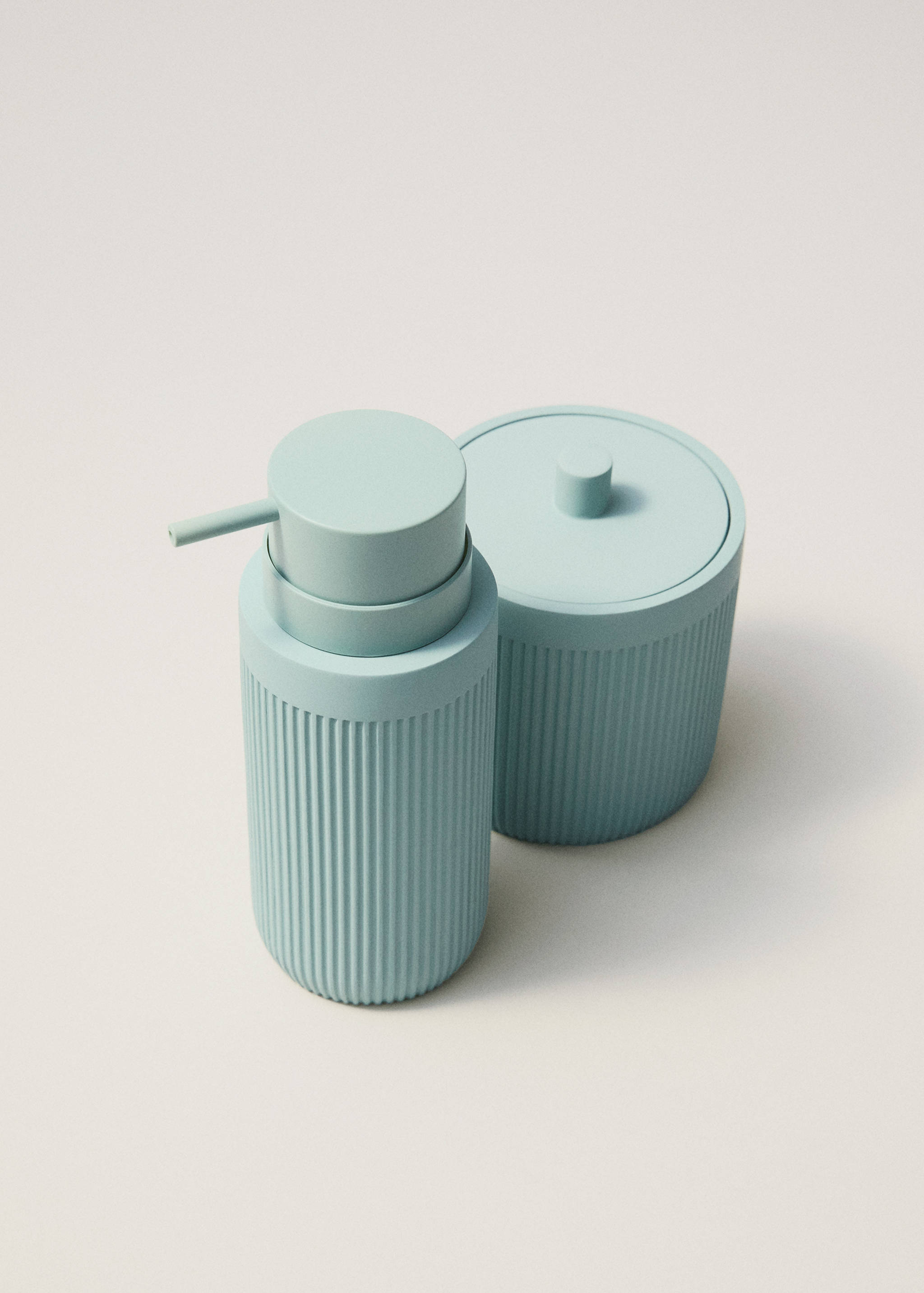 Resin soap dispenser - Details of the article 8