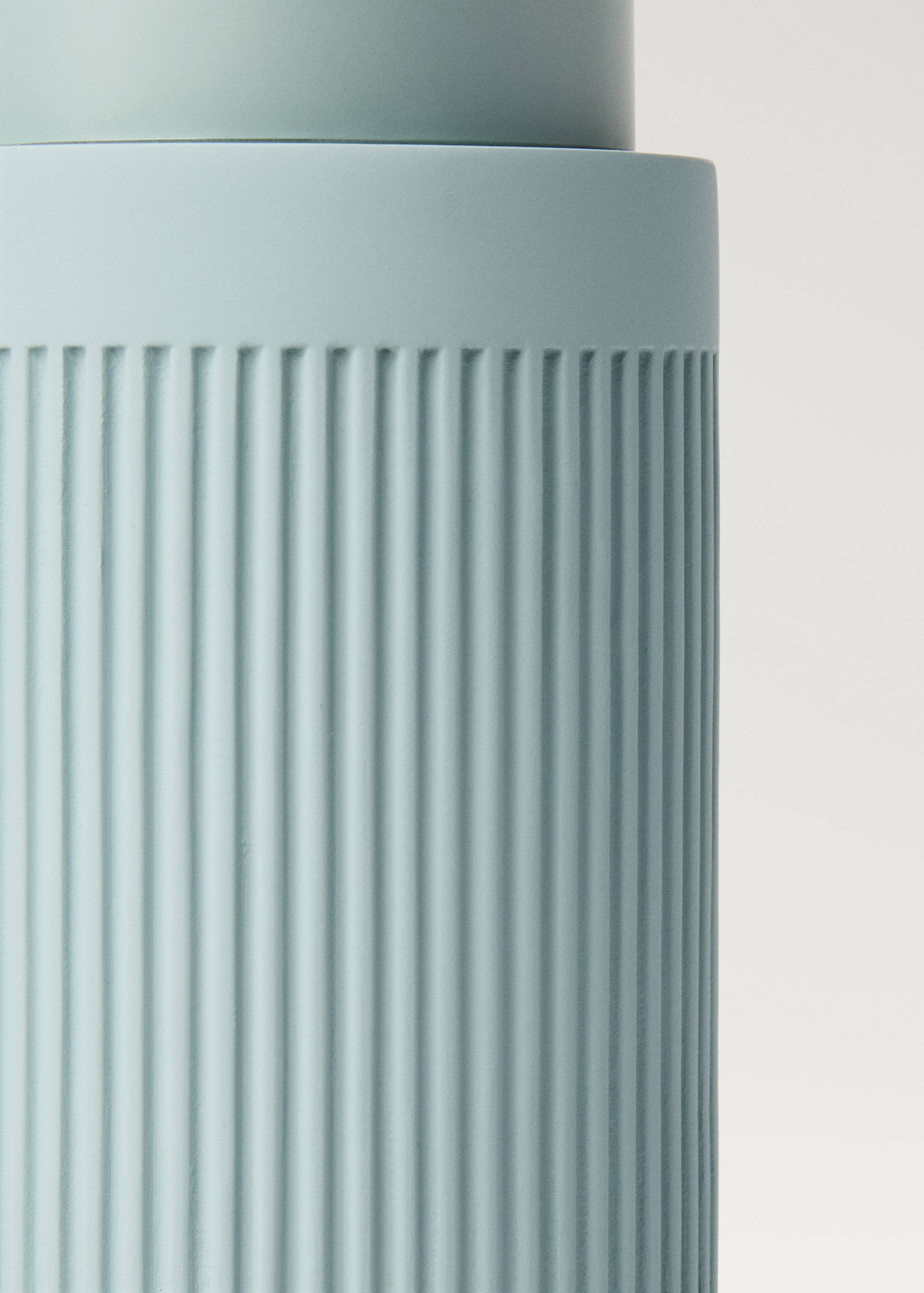 Resin soap dispenser - Details of the article 2