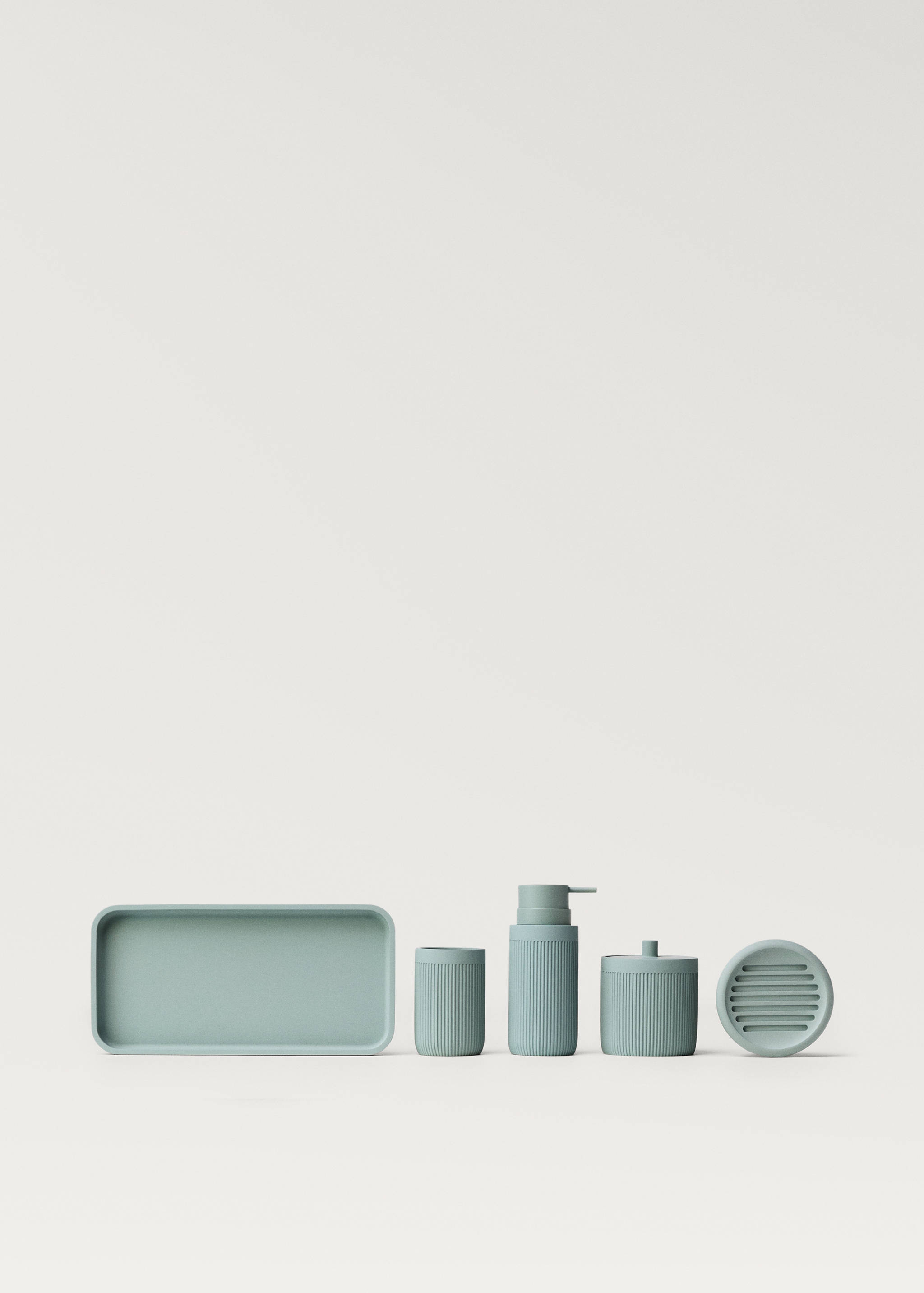 Resin soap dispenser - Details of the article 3