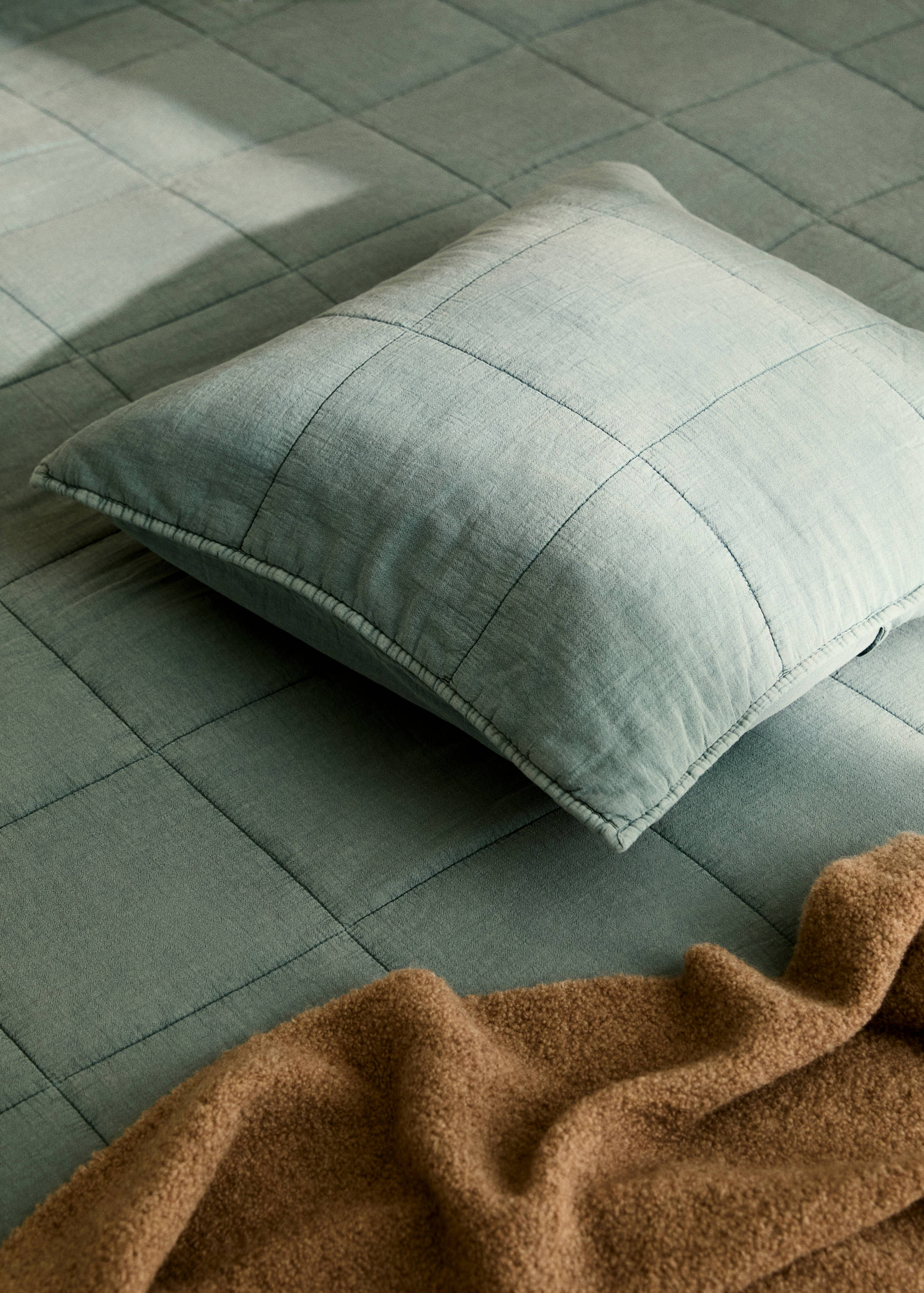 Garment-dyed cotton cushion cover with checks 50x50 cm - General plane