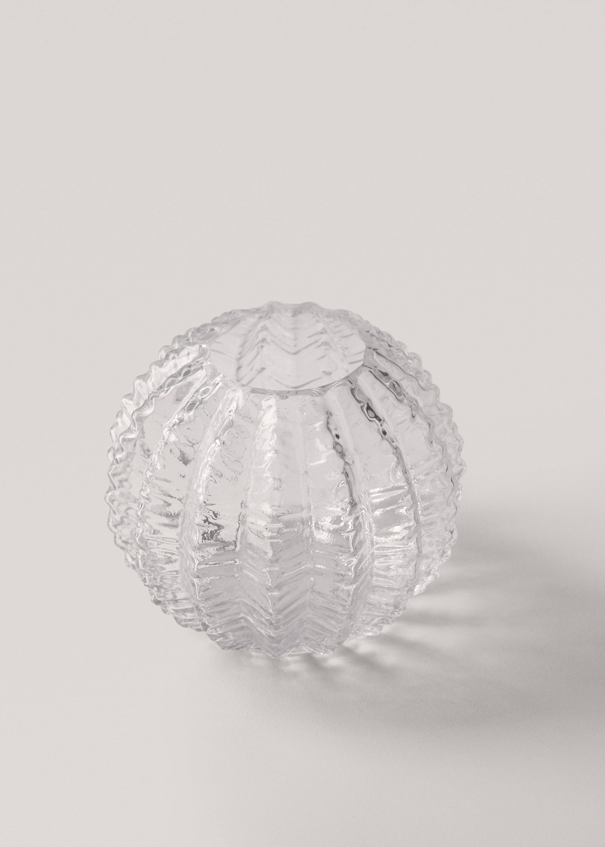 Round glass vase with relief - Details of the article 1