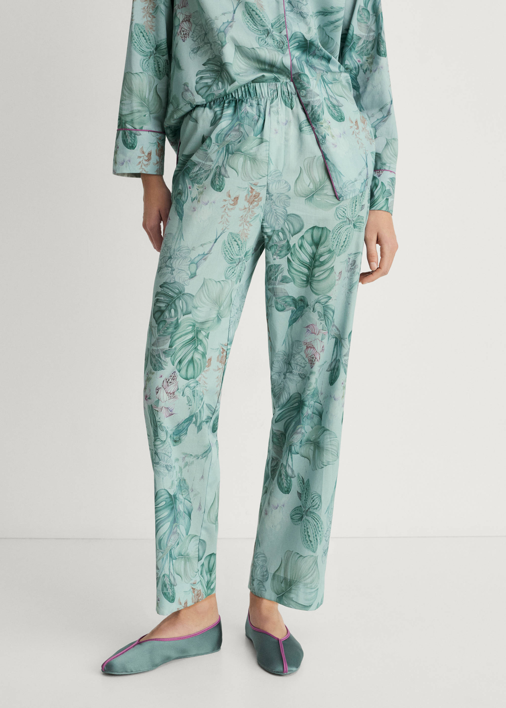 Pantalon de pyjama imprimé tropical - Plan moyen