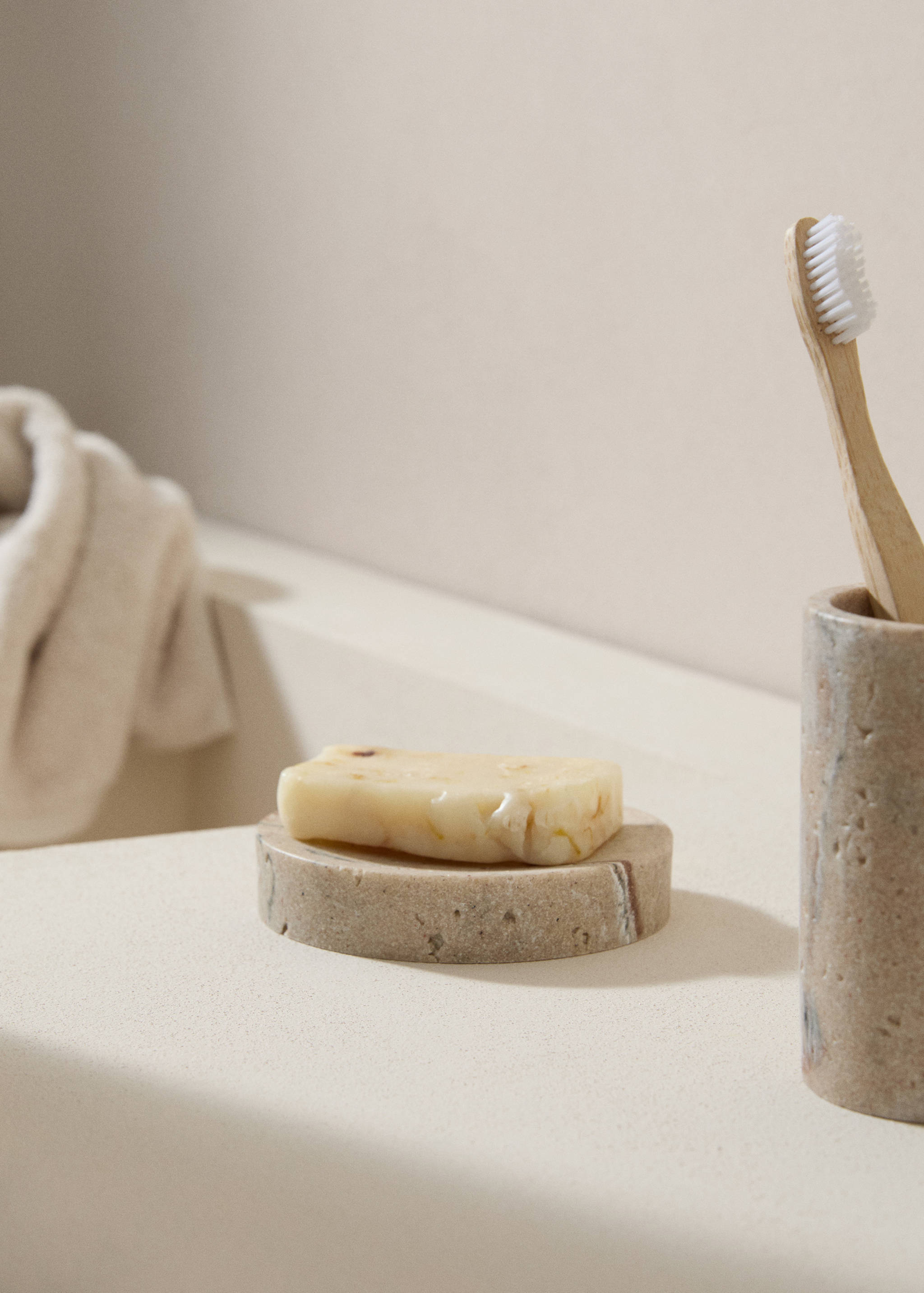 Tvålfat i harts med marmoreffekt - Allmän bild