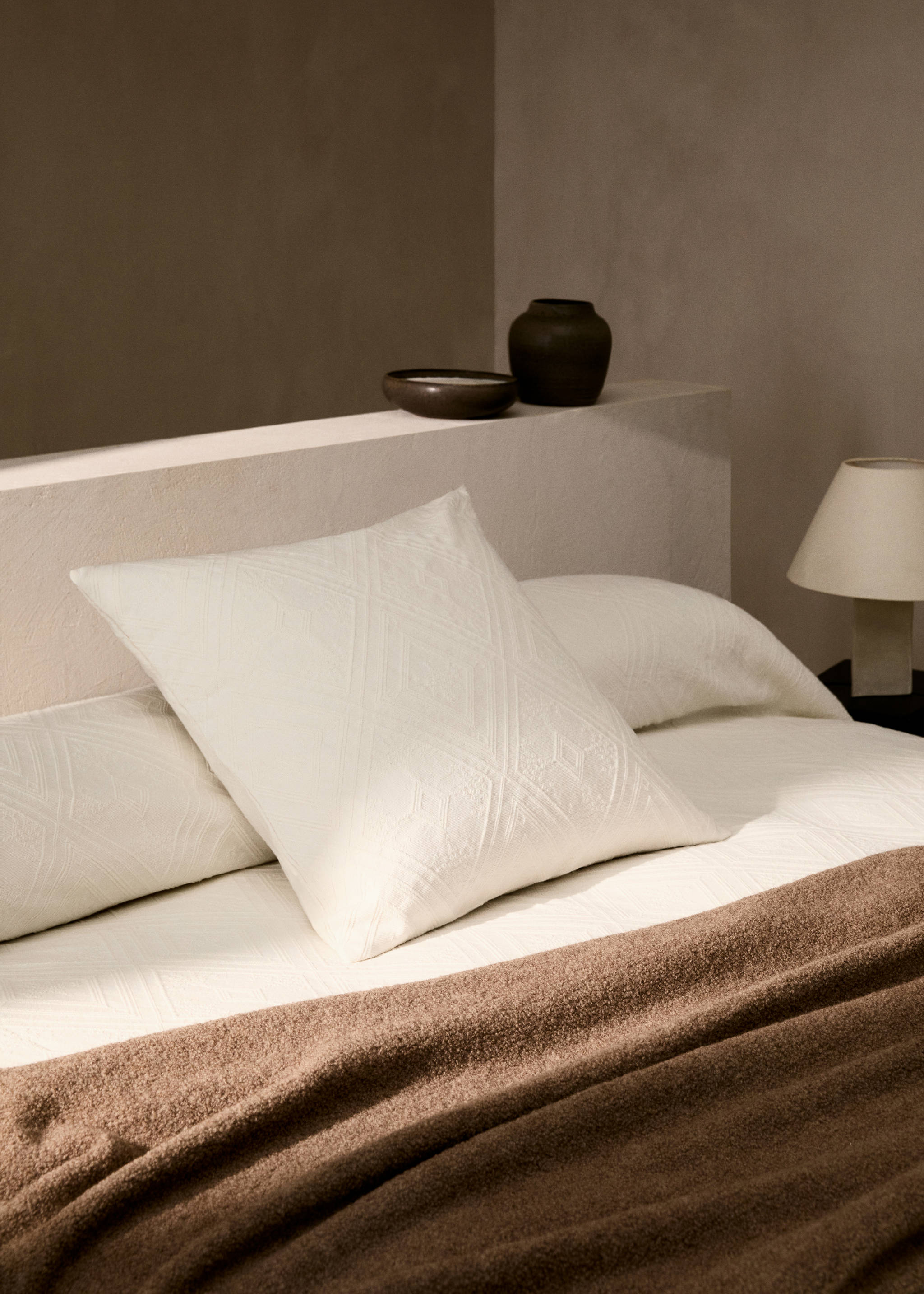 Cotton jacquard rhombus cushion cover 60x60 cm - General plane