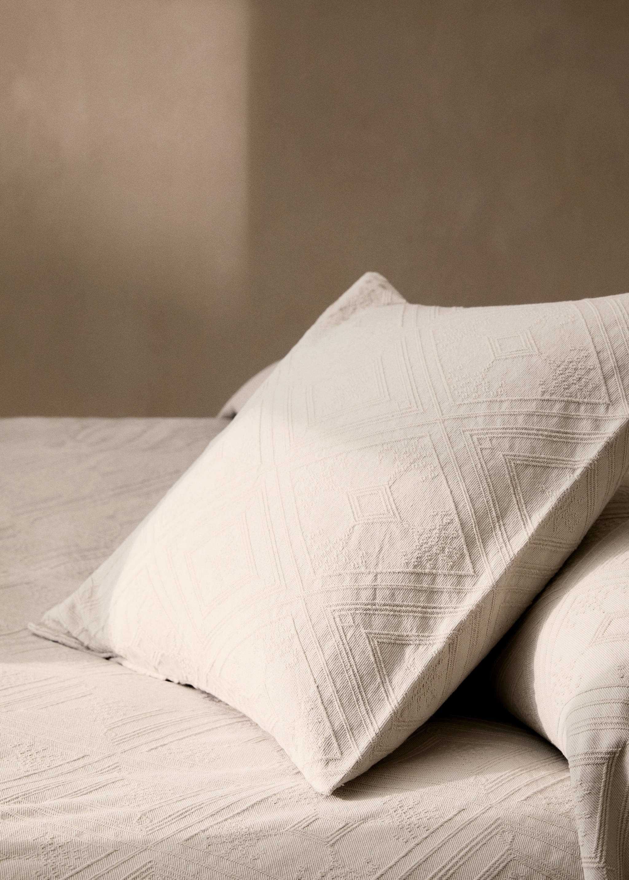 Cotton jacquard rhombus cushion cover 60x60 cm - General plane