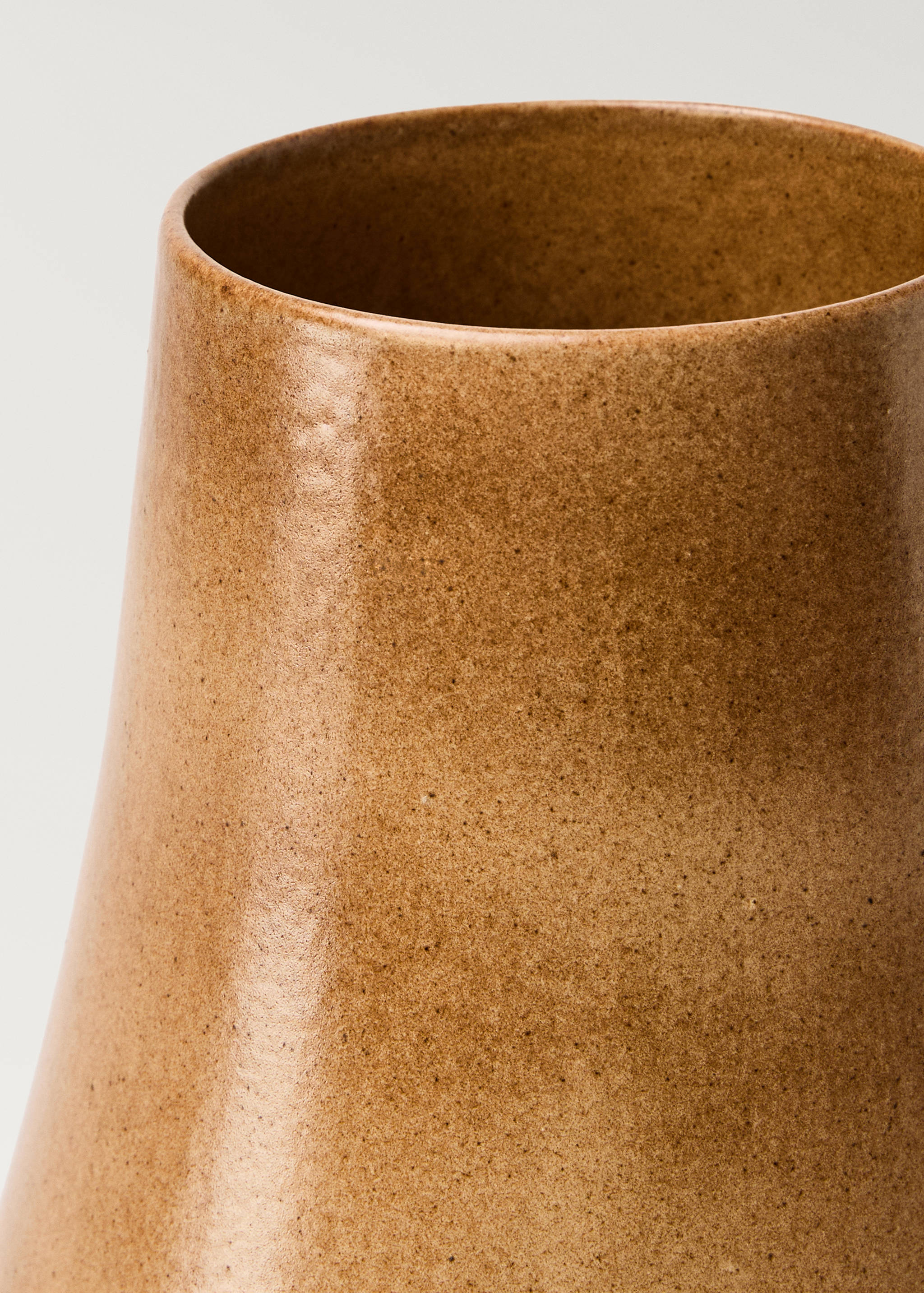Medium totem vase - Details of the article 1