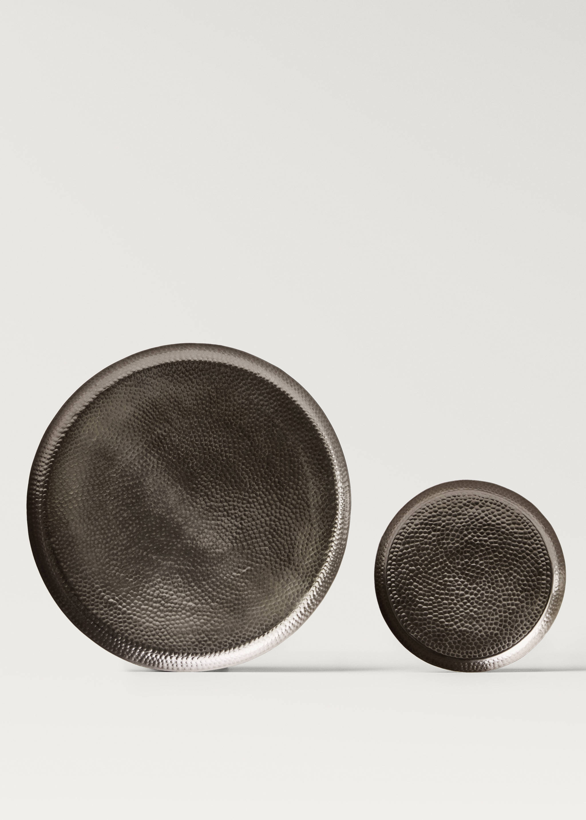 Medium hammered metal tray - Details of the article 3