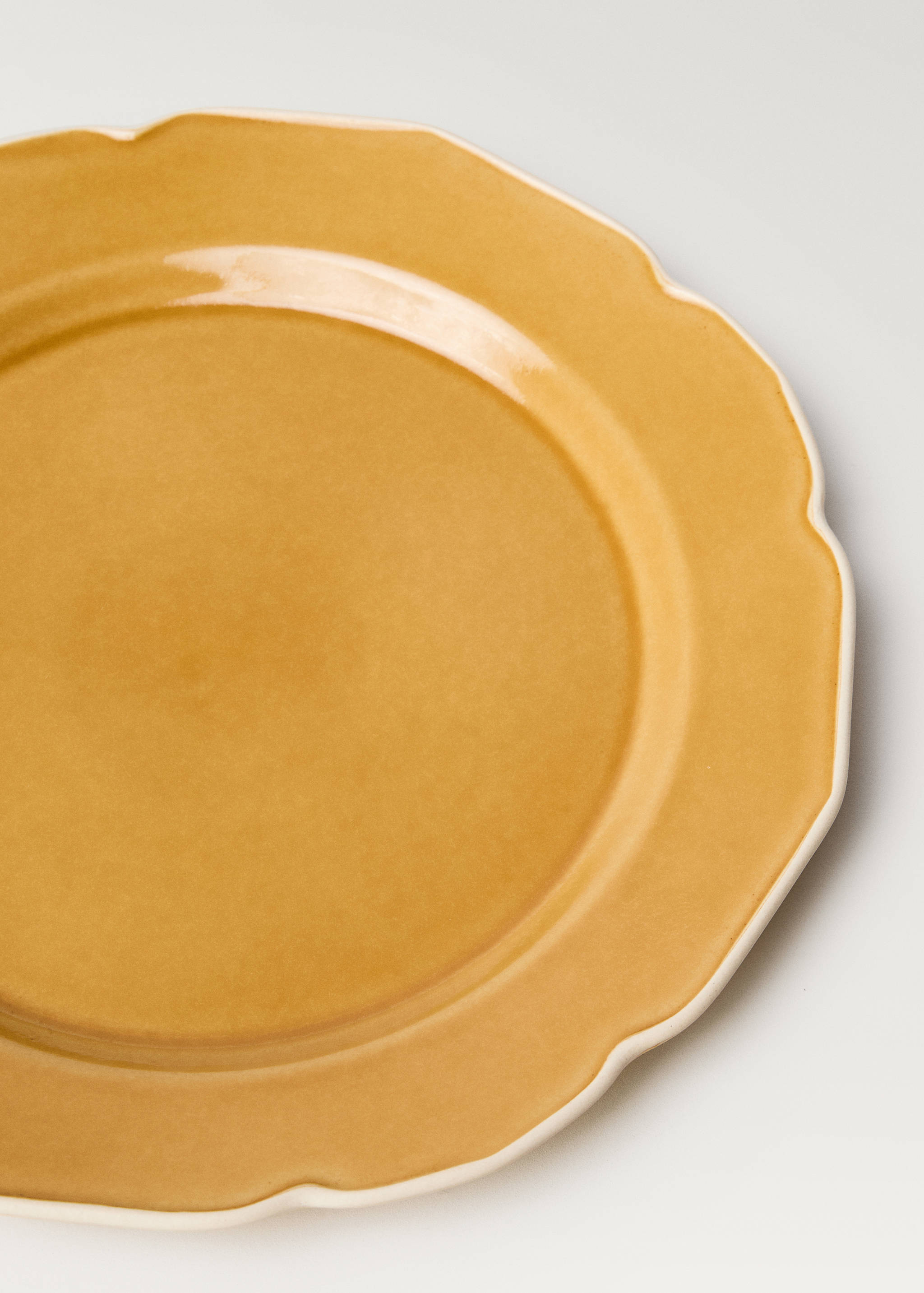Stoneware flat plate with wavy design - Details of the article 2