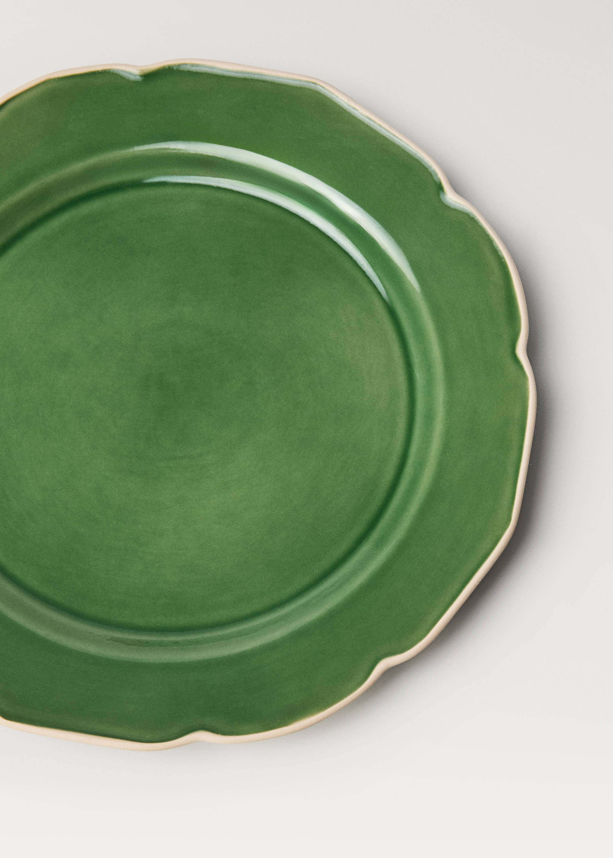 Stoneware flat plate with wavy design - Details of the article 2