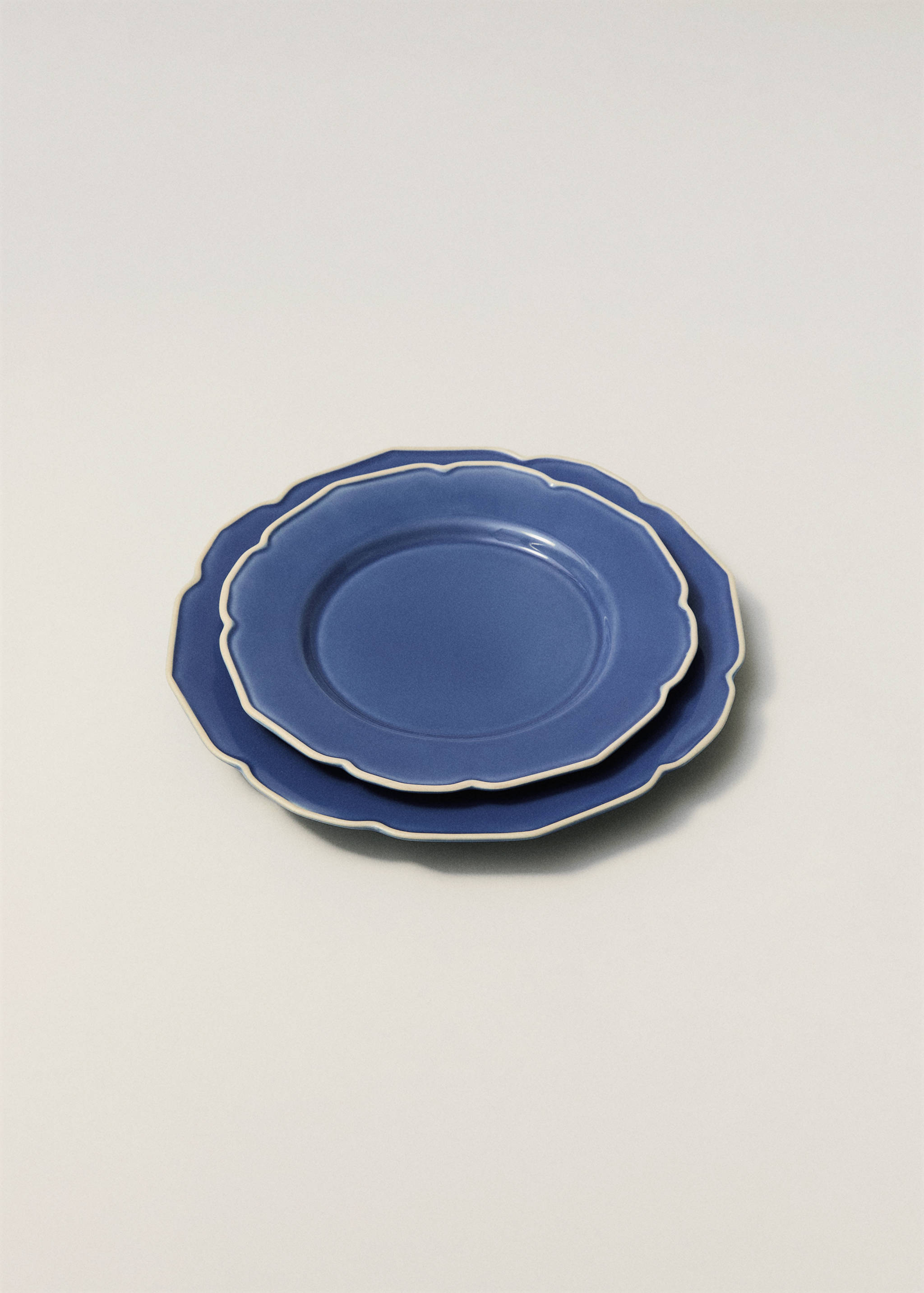 Stoneware flat plate with wavy design - Details of the article 8