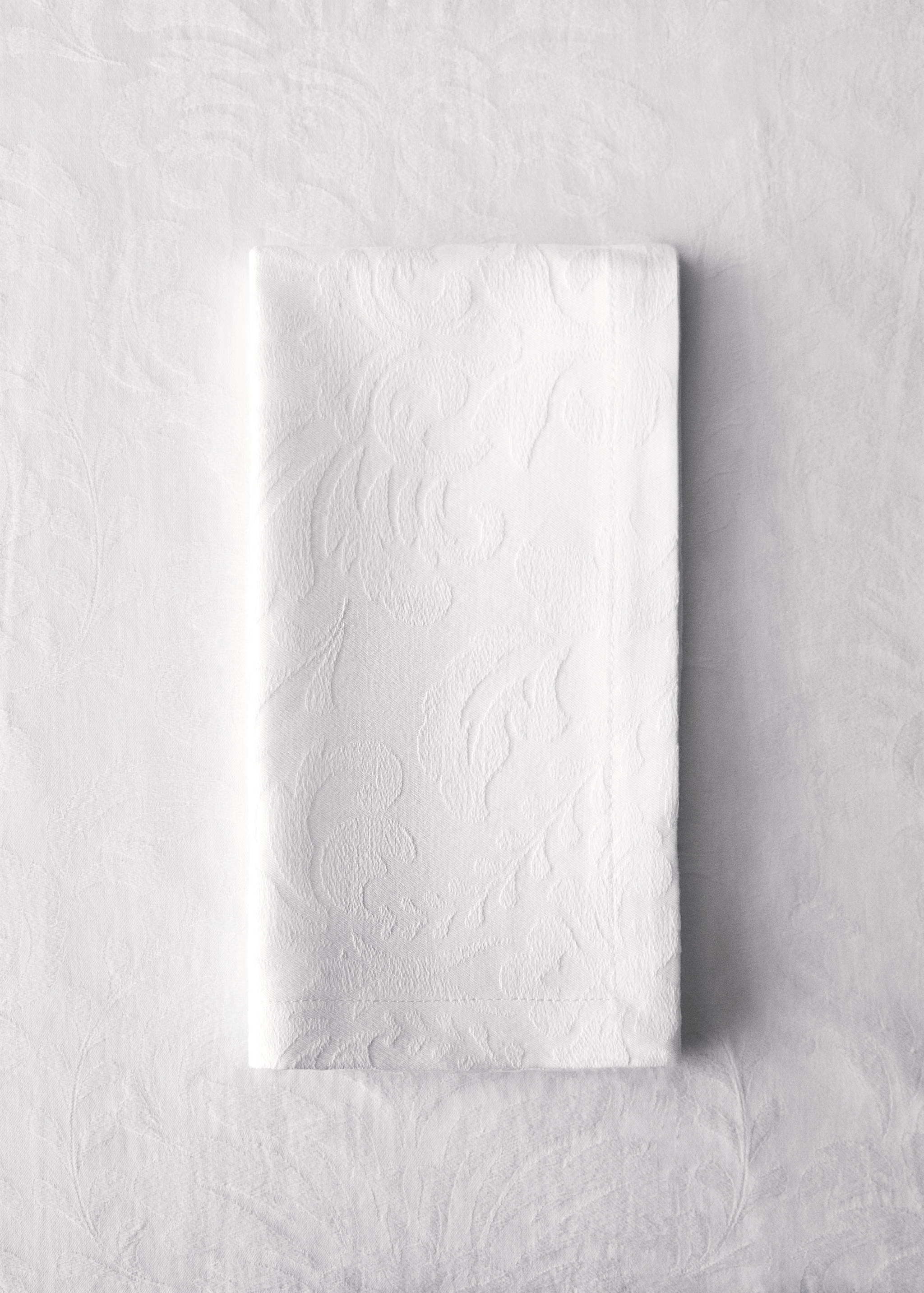 Cotton jacquard floral napkins - General plane