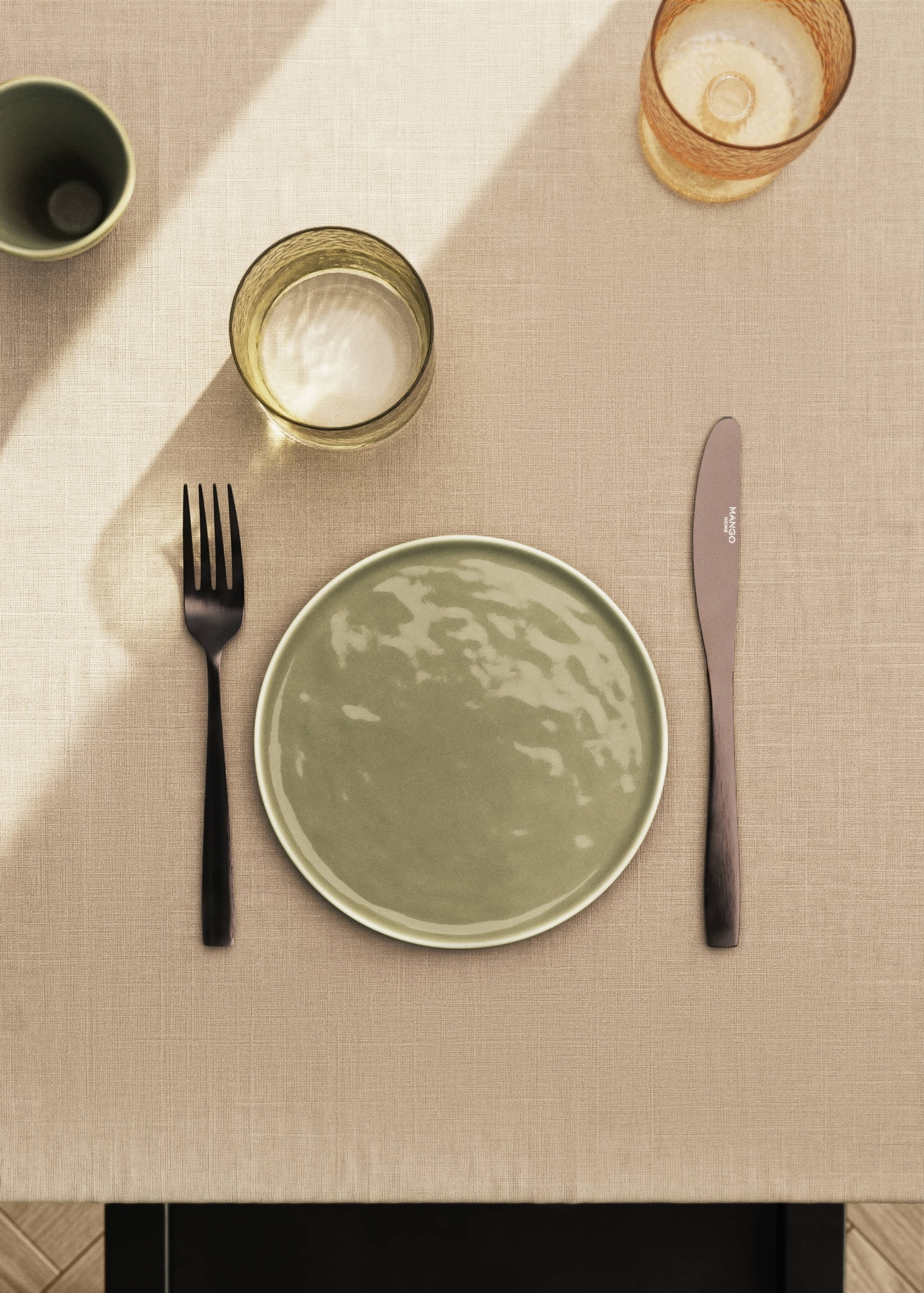 Fine stoneware dessert dish - General plane