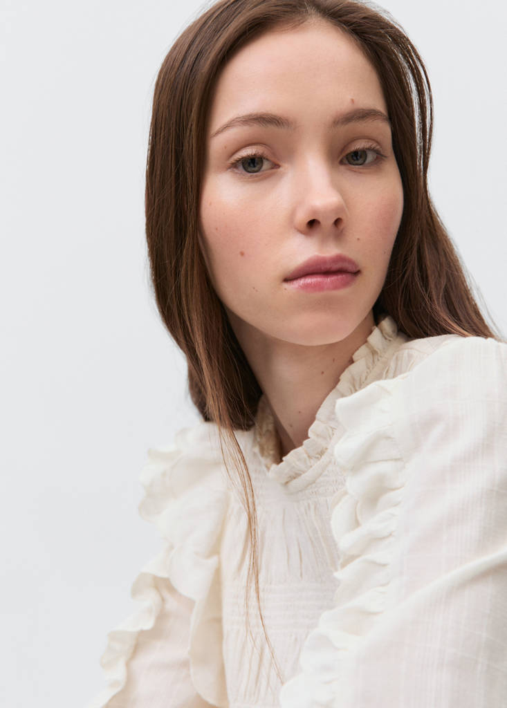 Ruched blouse with ruffles — Off White