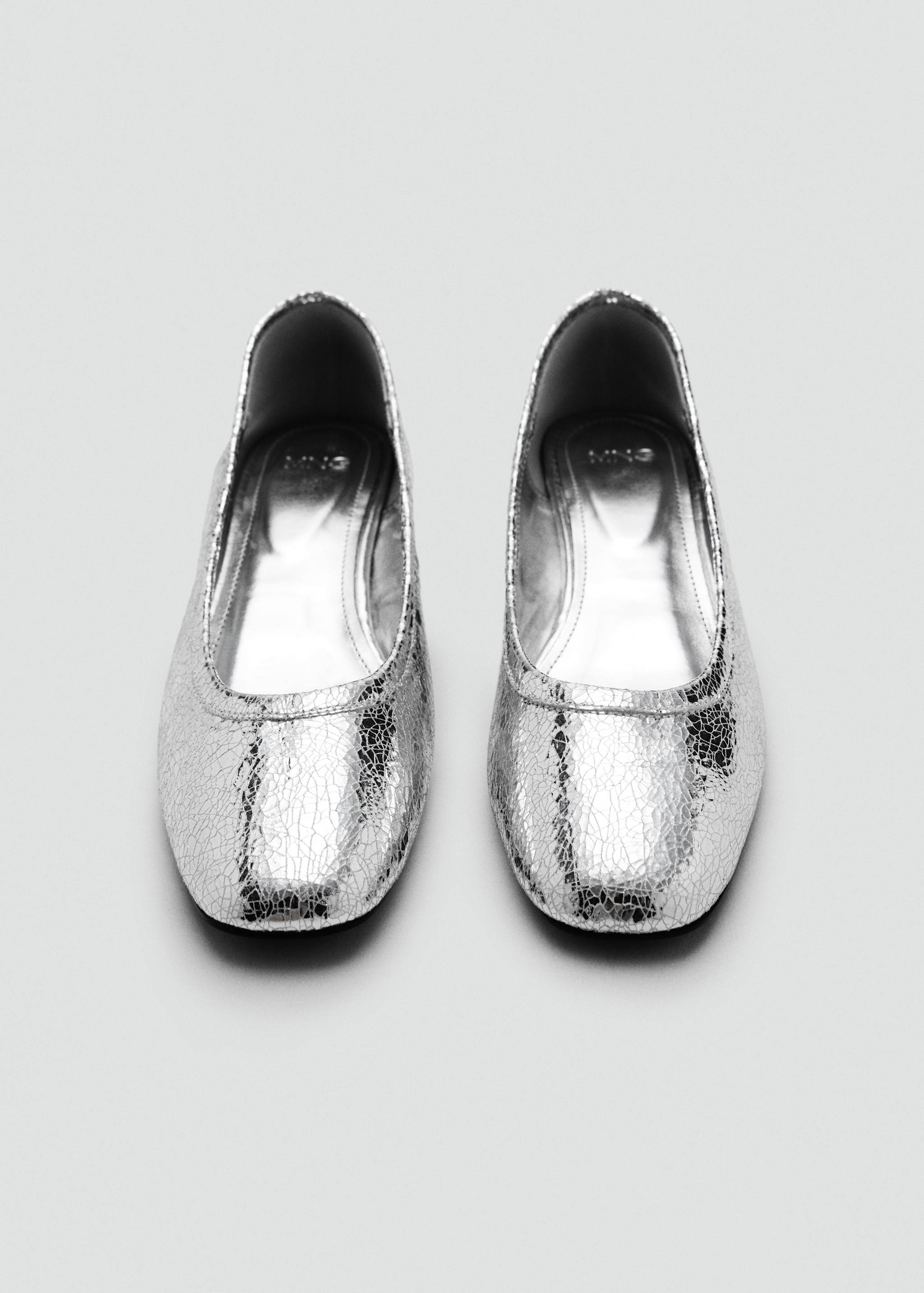 Cracked-heel shoes - Details of the article 2