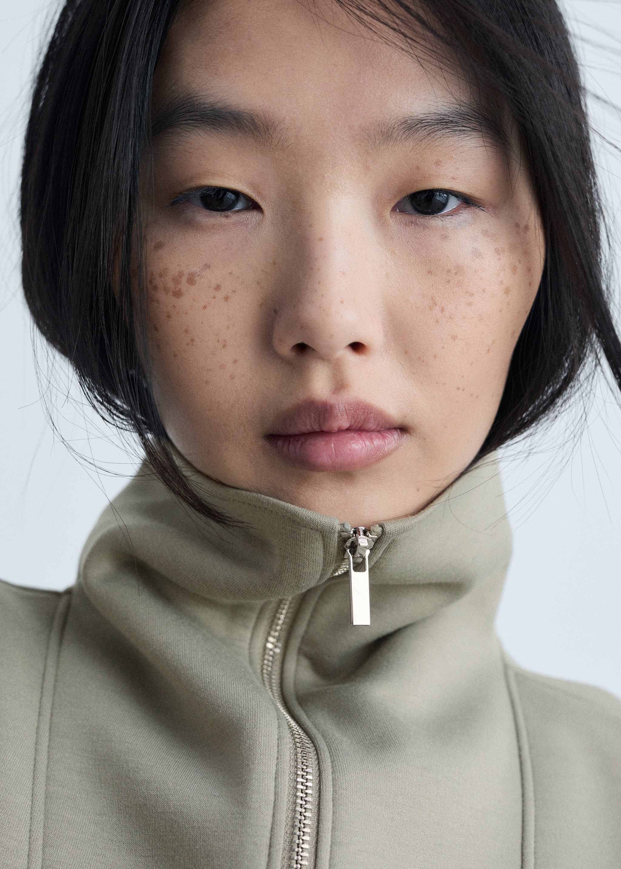 Трикотажный свитшот с воротником и молнией - Деталь изделия 1