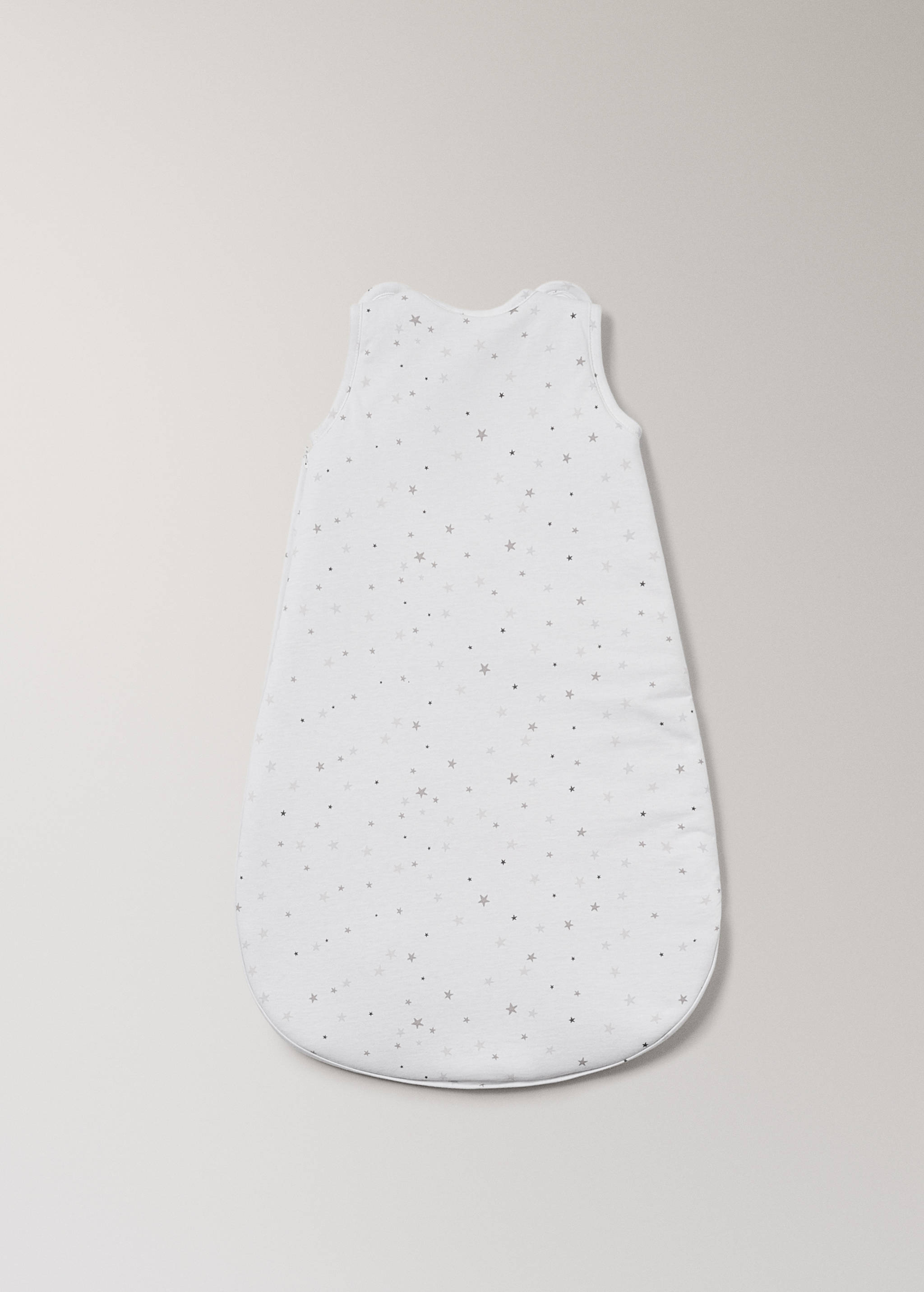 Babysovepose med broderte stjerner - Artikkel uten modell