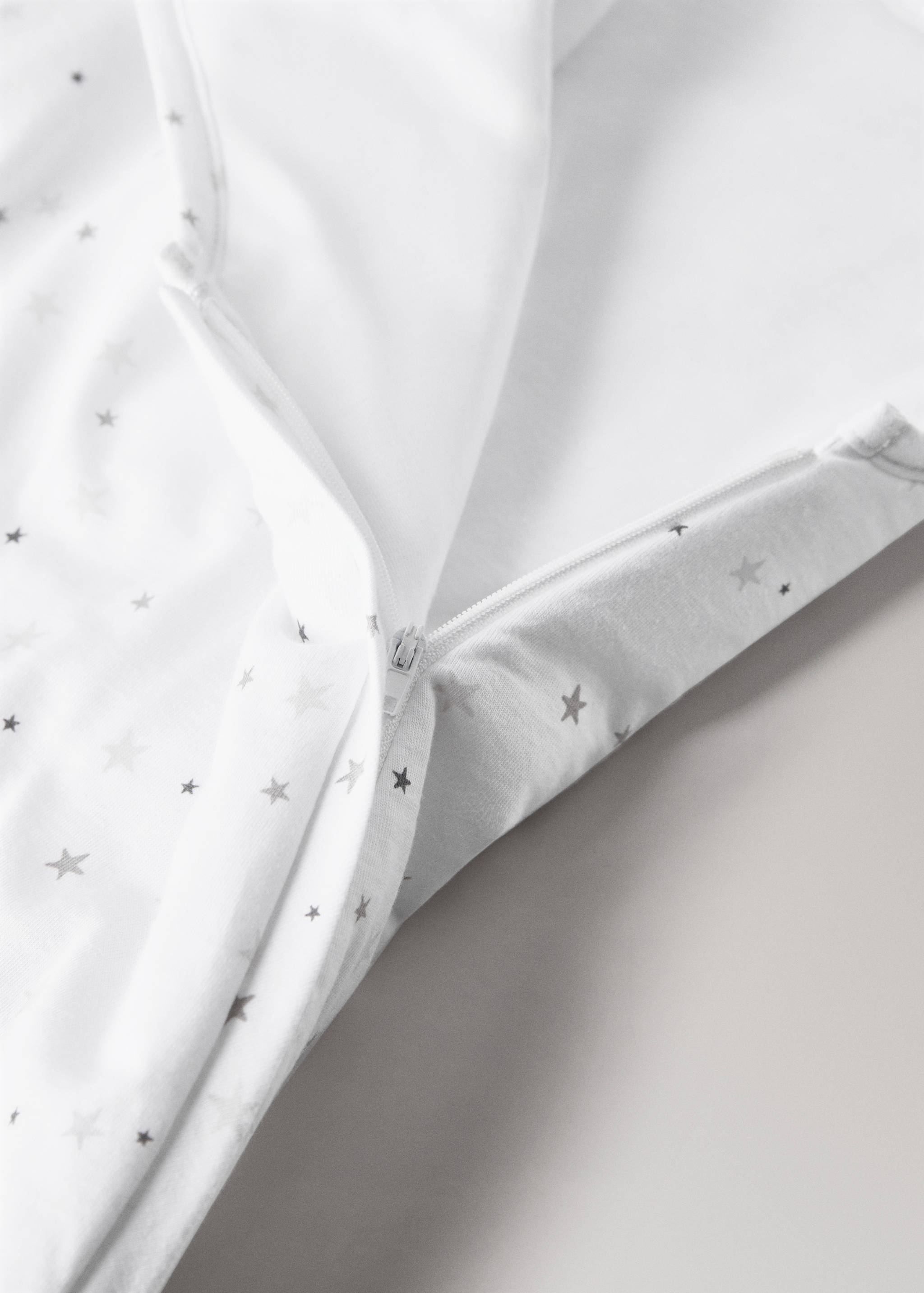 Babysovepose med broderte stjerner - Artikkeldetalj 2