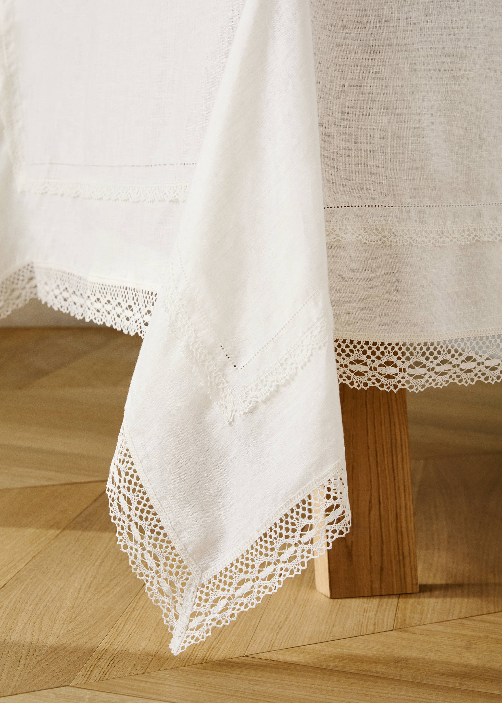 Linen lace tablecloth for 8 to 10 diners - Details of the article 8