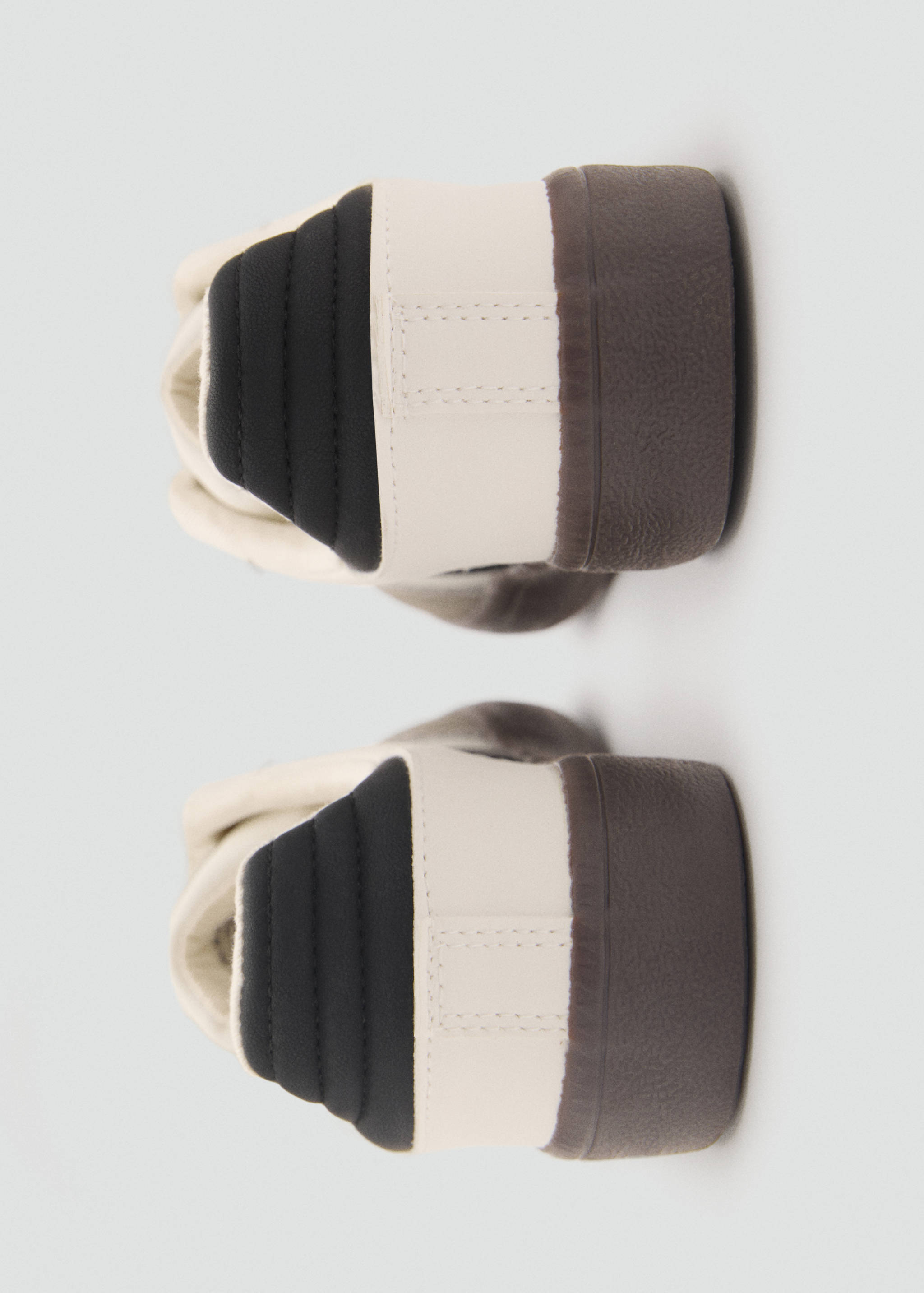 أحذية رياضية مزودة باجزاء من الجلد - تفاصيل المنتج 1