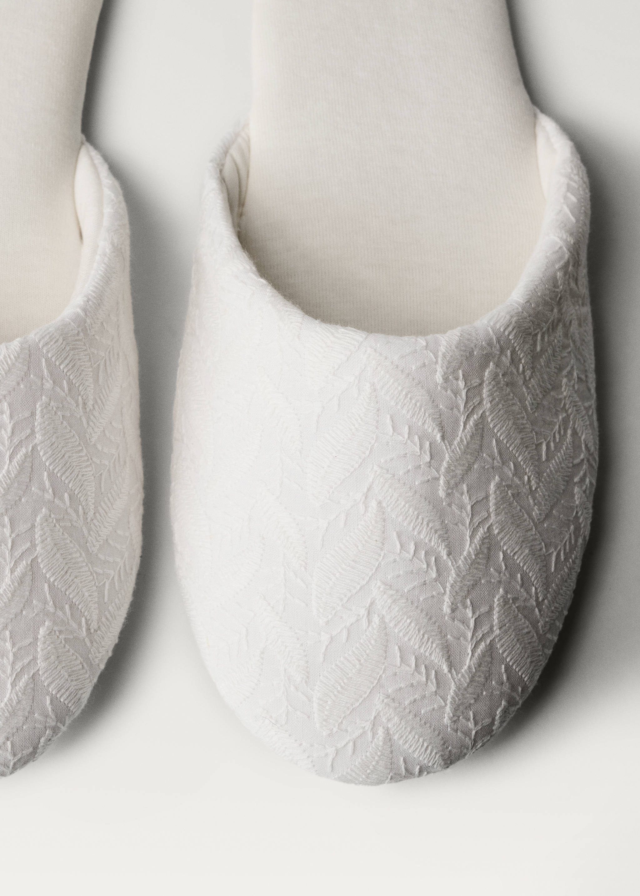 Embroidered cotton slippers - Details of the article 2