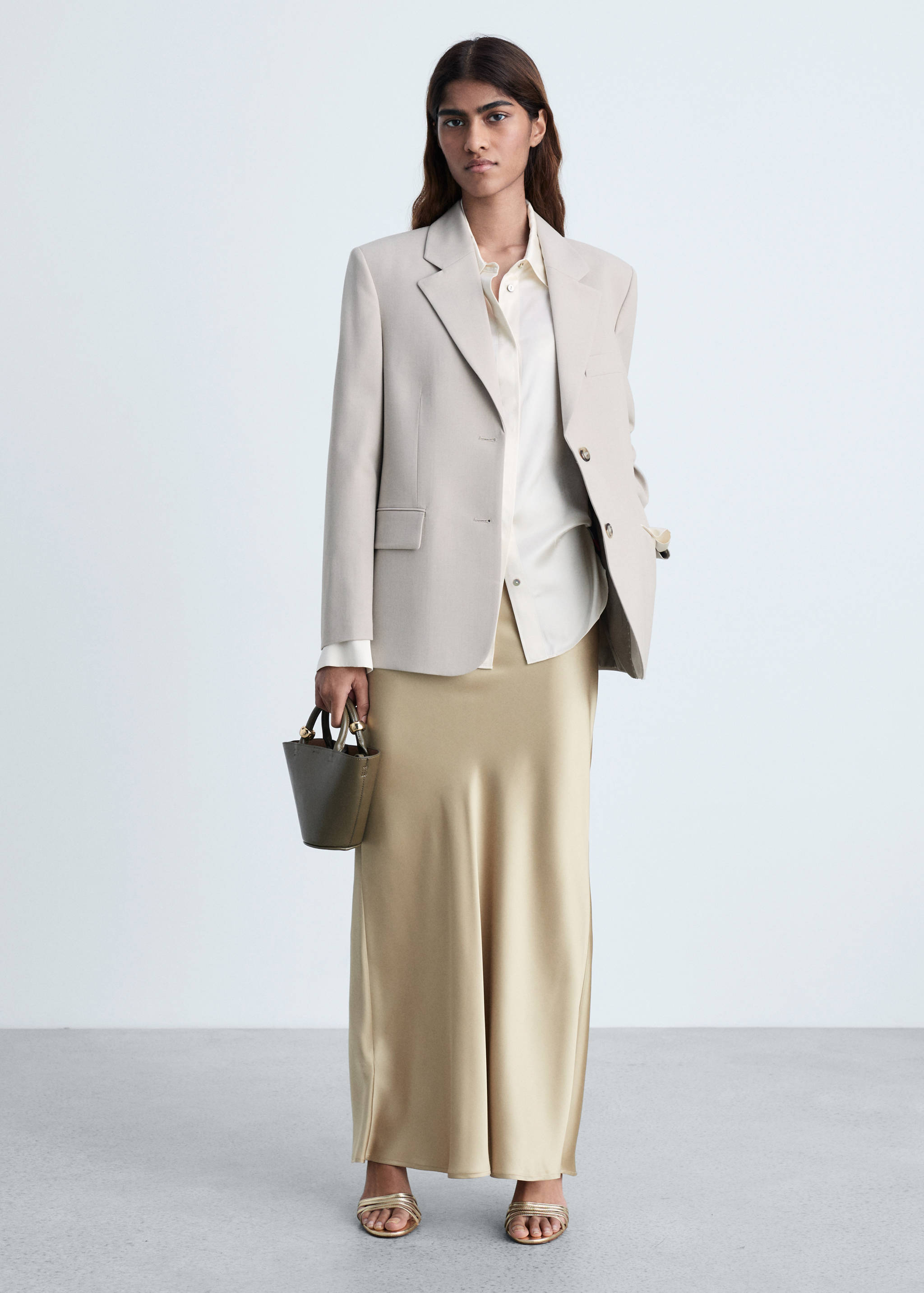 Satenska duga suknja - Opći prikaz