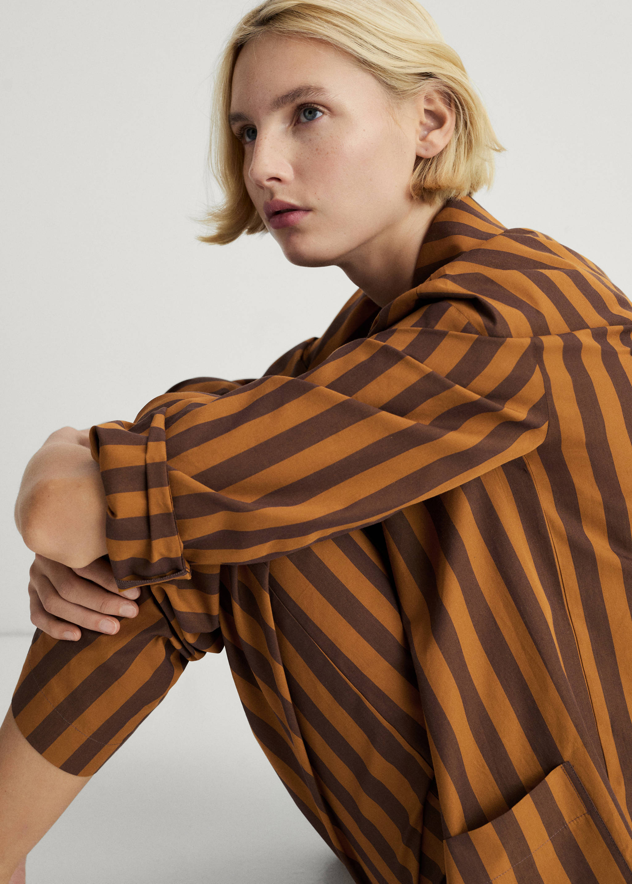 Two-tone woven striped long shirt - Details of the article 2
